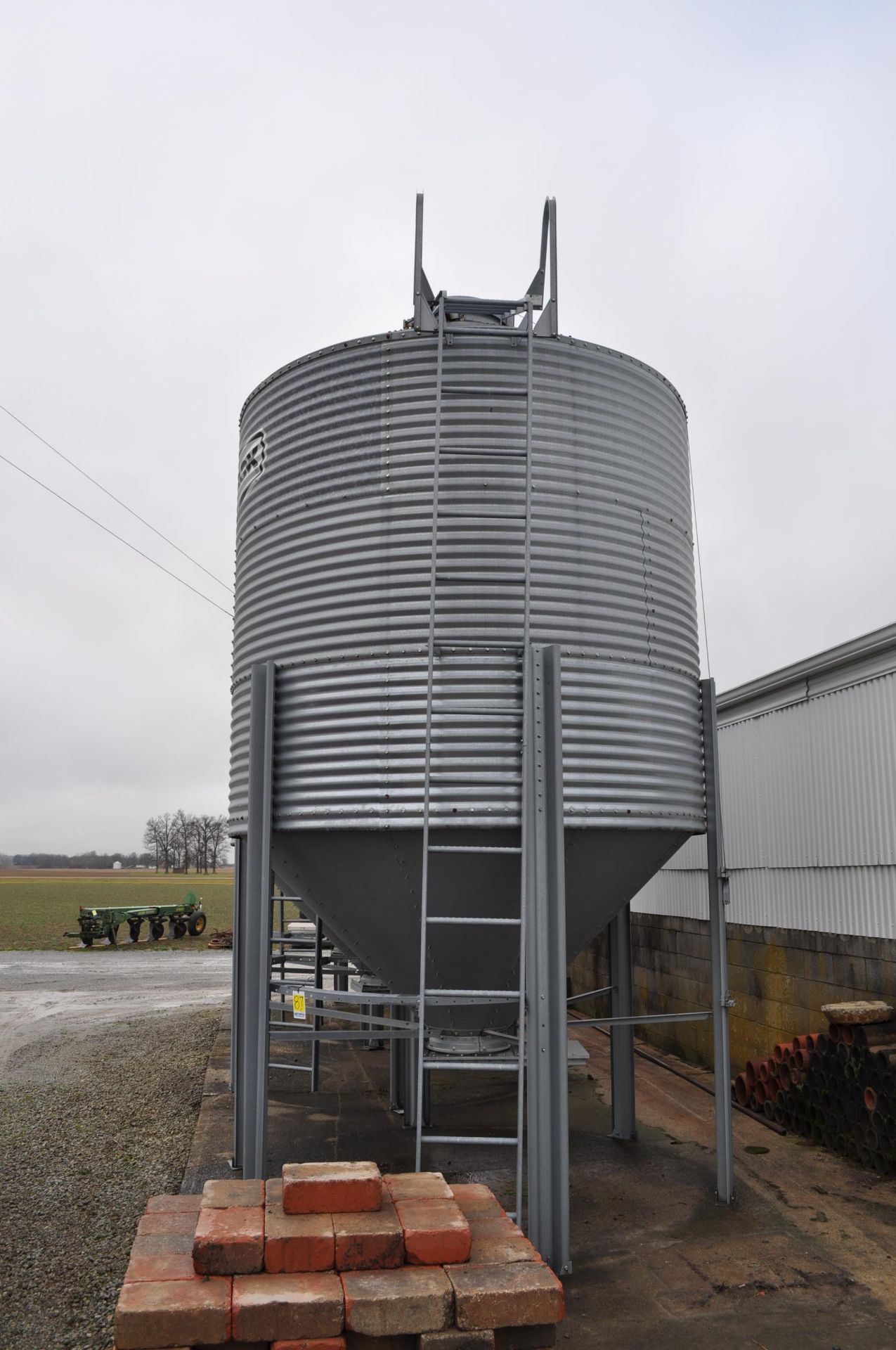 Brock 900 unit seed bin