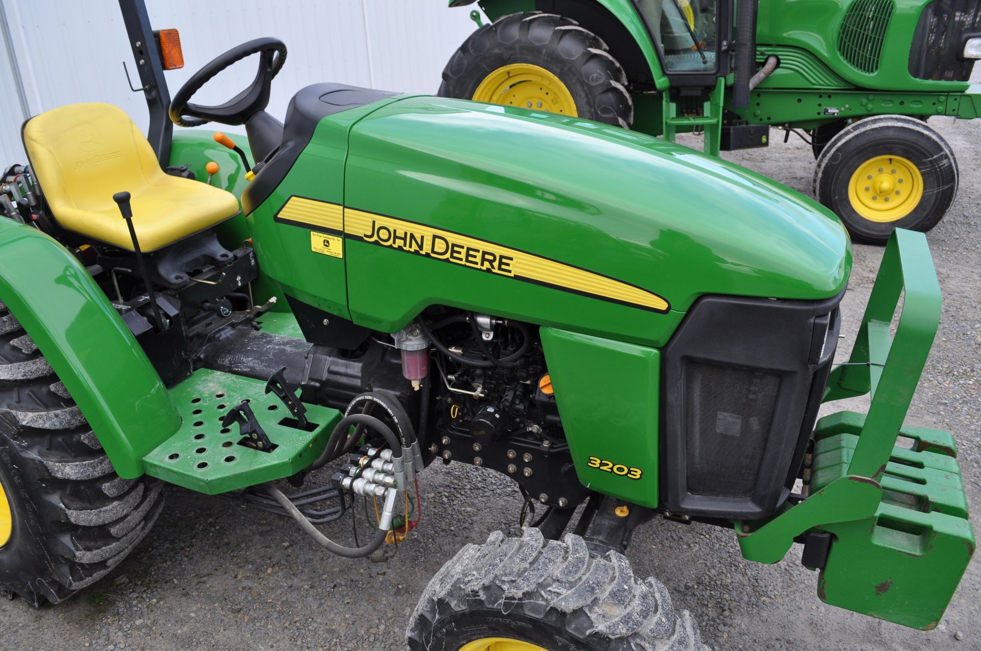 John Deere 3203 compact tractor, 15-19.5 rear, 25 x 8.50-14 front, 4x4 front wts, mid mast hyd - Image 13 of 26