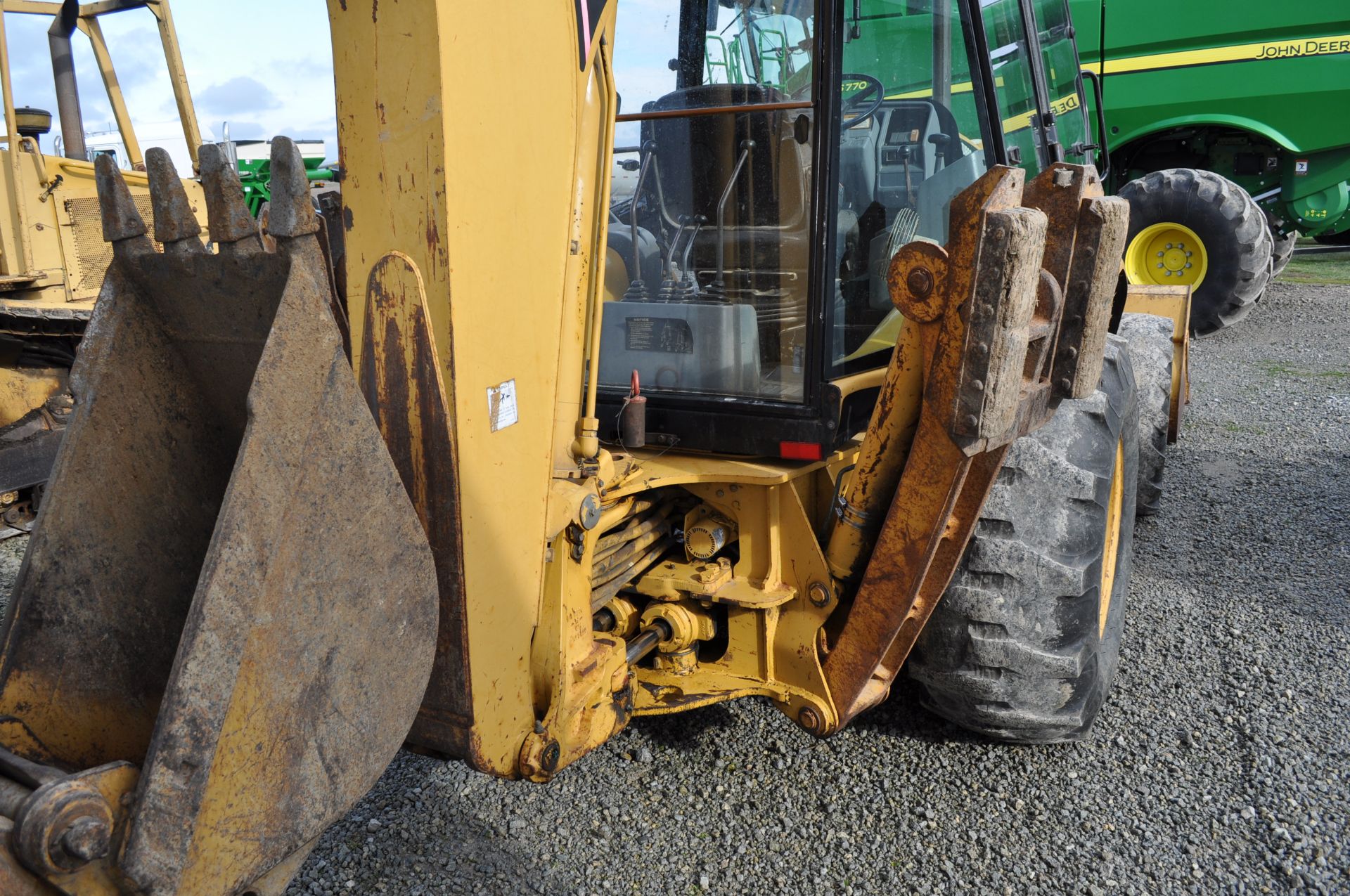 CAT 416C backhoe, 88” bucket, 19.5-24 rear, 12.5/80-18 front, 4x4, 18” and 24” digging buckets - Image 13 of 35