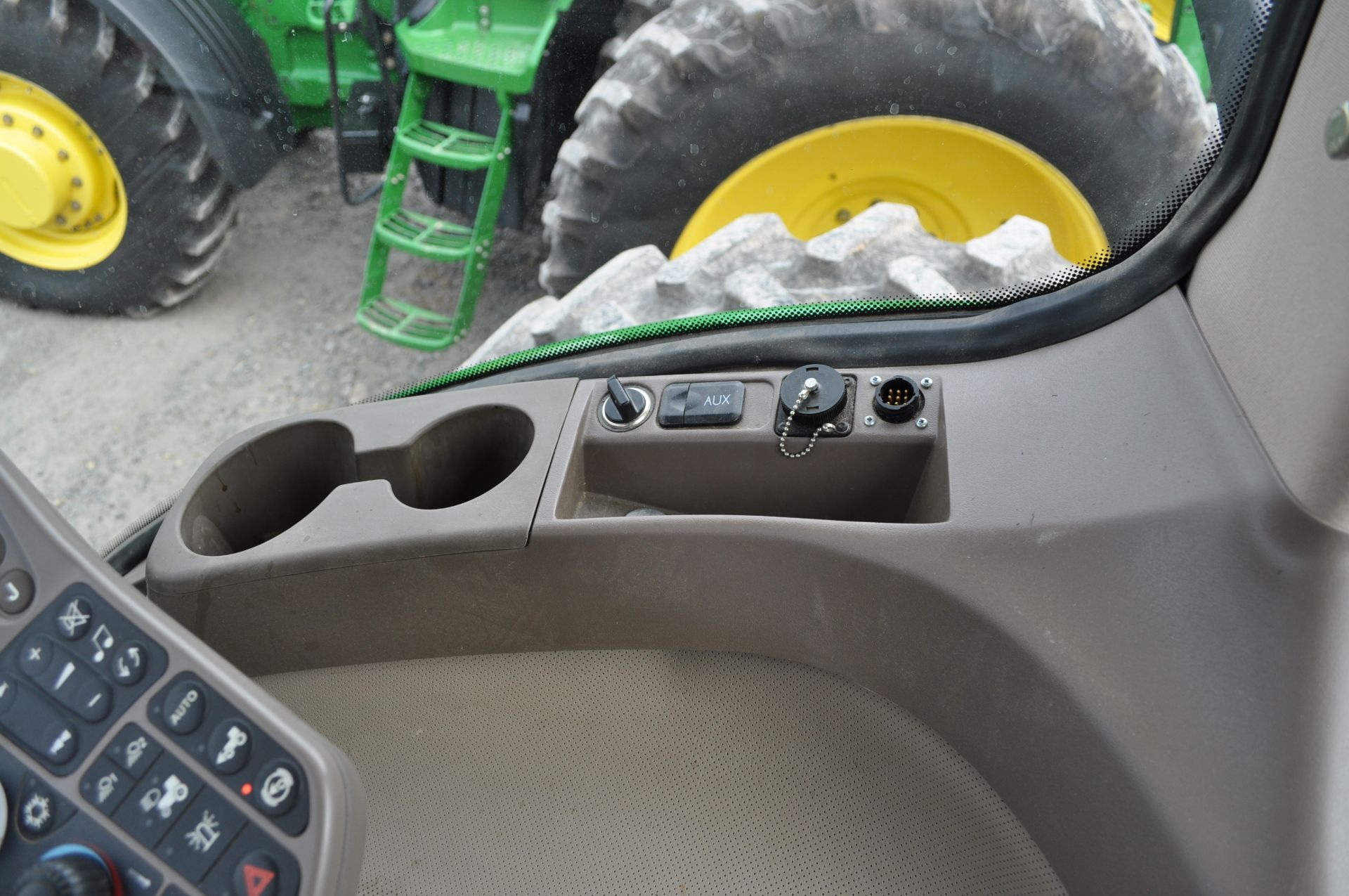 John Deere 8285R tractor, MFWD, 480/80 R 46 duals, 420 / 90 R 30 front, fenders, powershift - Image 28 of 31