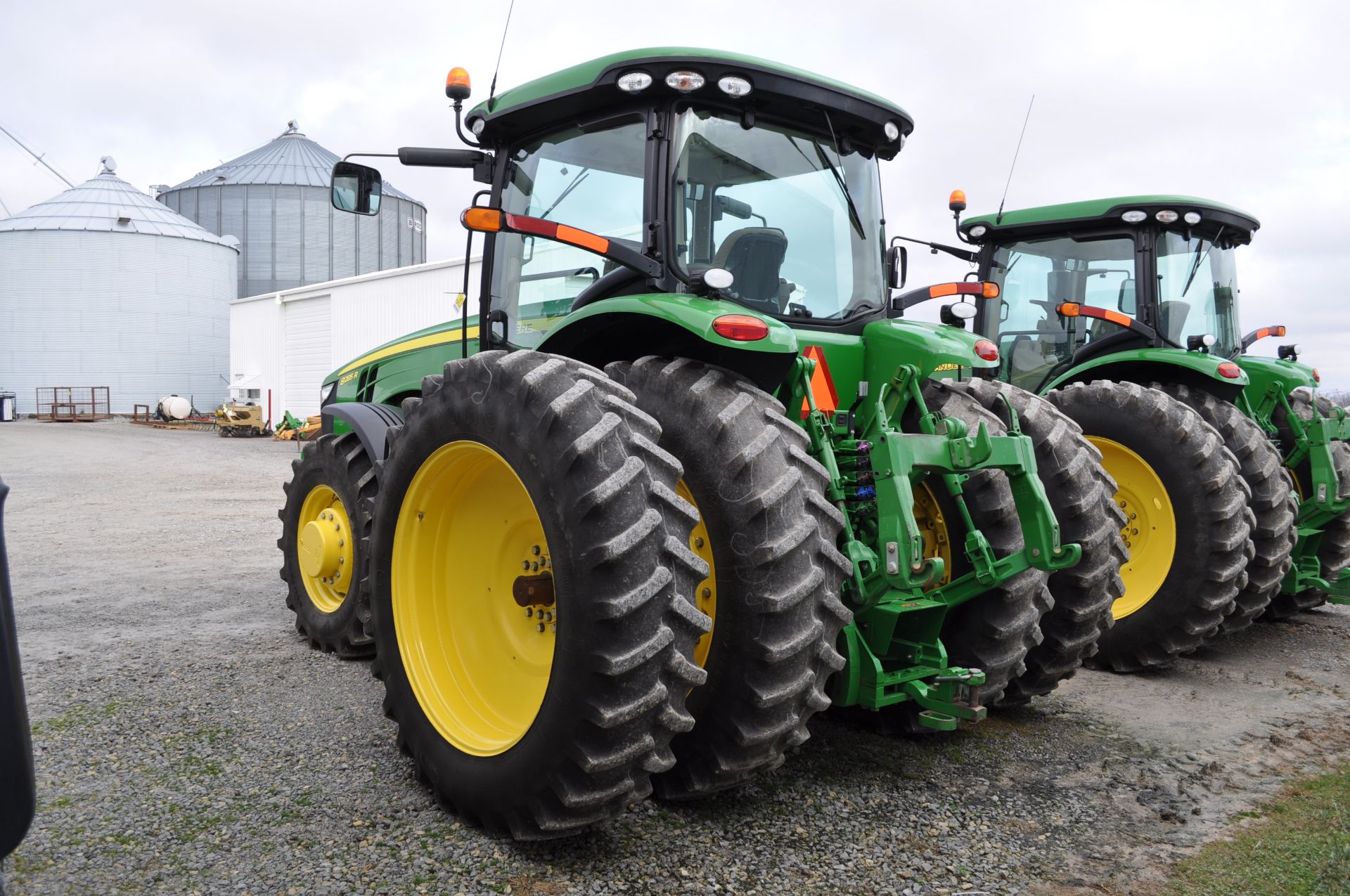 John Deere 8285R tractor, MFWD, 480/80 R 46 duals, 420 / 90 R 30 front, fenders, powershift - Image 4 of 31