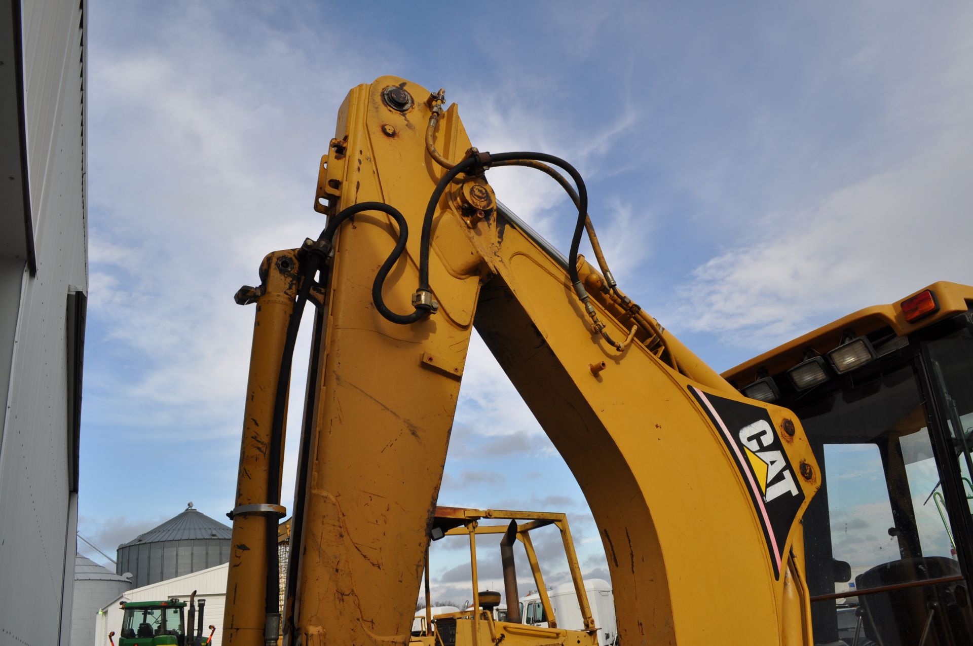 CAT 416C backhoe, 88” bucket, 19.5-24 rear, 12.5/80-18 front, 4x4, 18” and 24” digging buckets - Image 14 of 35