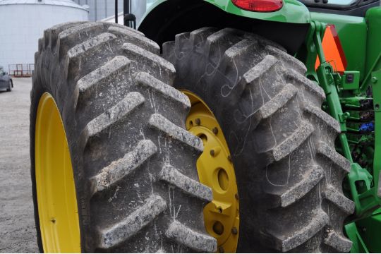 John Deere 8225R tractor, MFWD, 480/80 R 46 duals, 420/90 R 30, fenders, powershift, front wts - Image 8 of 35