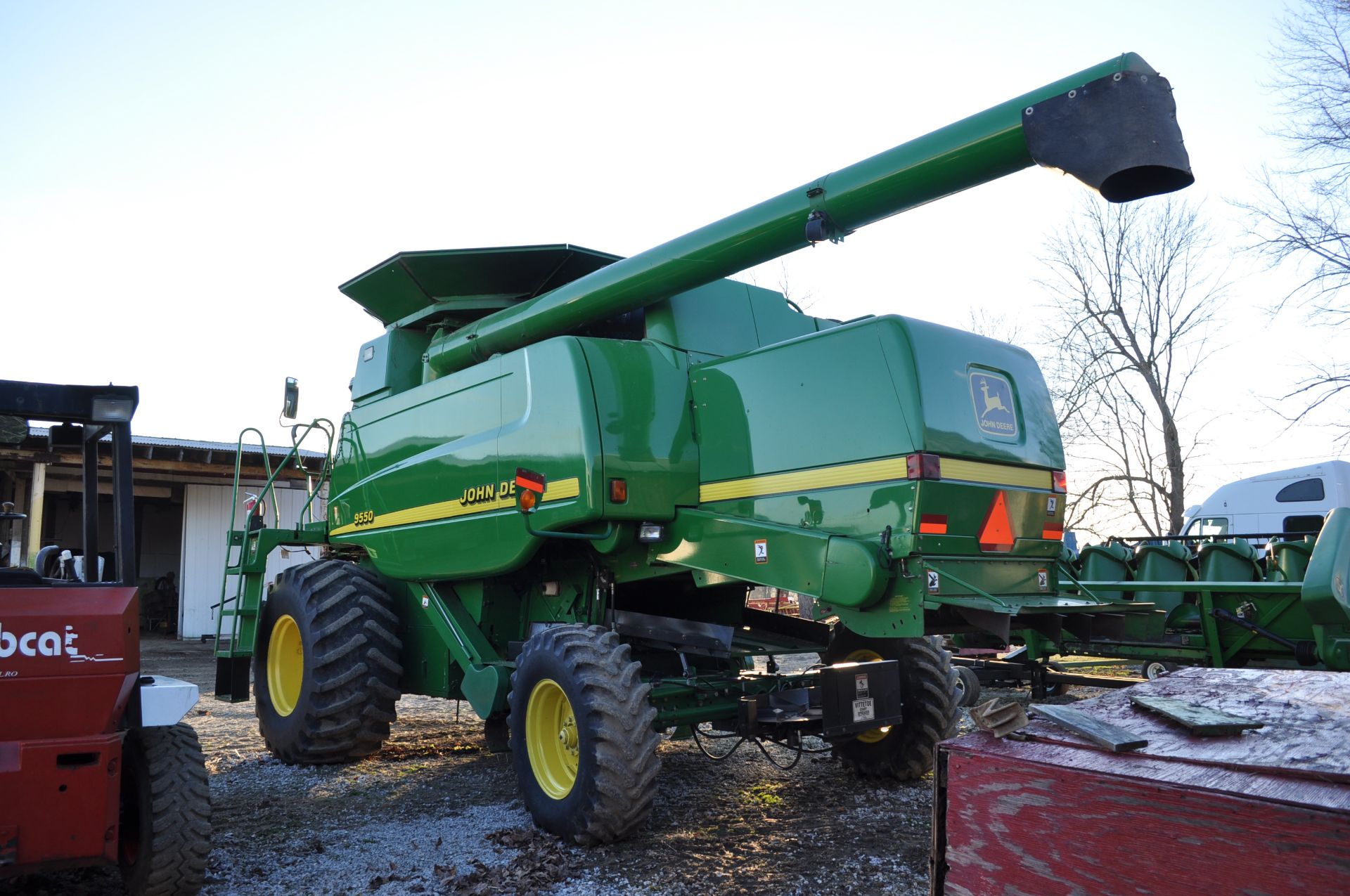 John Deere 9550 combine, 30.5-32 drive tires, 16.9-26 rear, Vittetoe hyd chaff spreader, chopper - Image 4 of 26