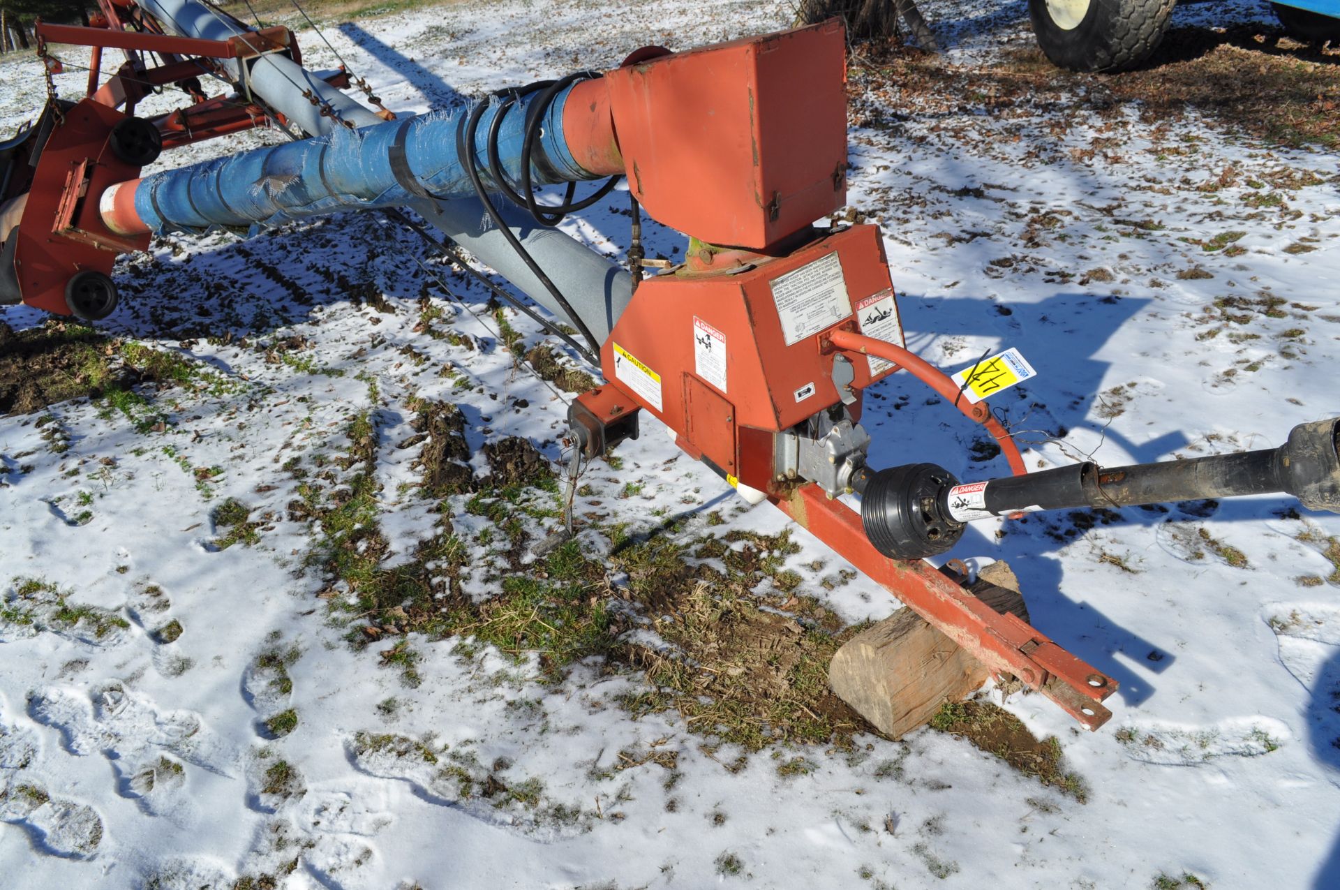 8” x 60’ swing away auger, 540 PTO, hyd raise - Image 9 of 10