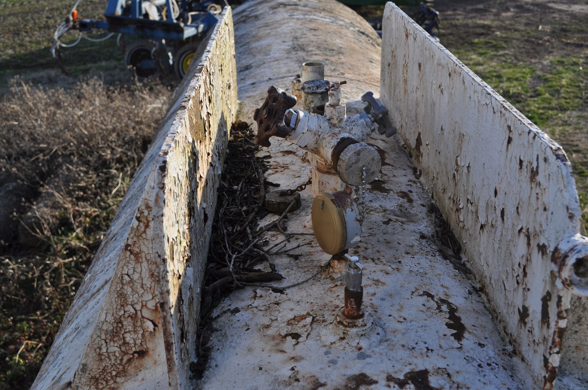 1000 gal NH3 tank on gear, NO TAG - Image 8 of 8