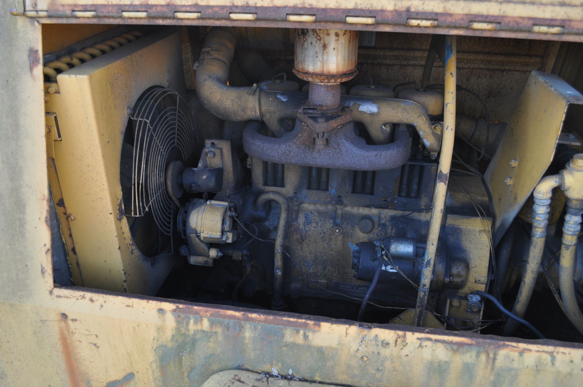 LeROI Dresser 185 air compressor, 5859 hrs, Deutz 4 cyl diesel engine, air cooled - Image 8 of 11