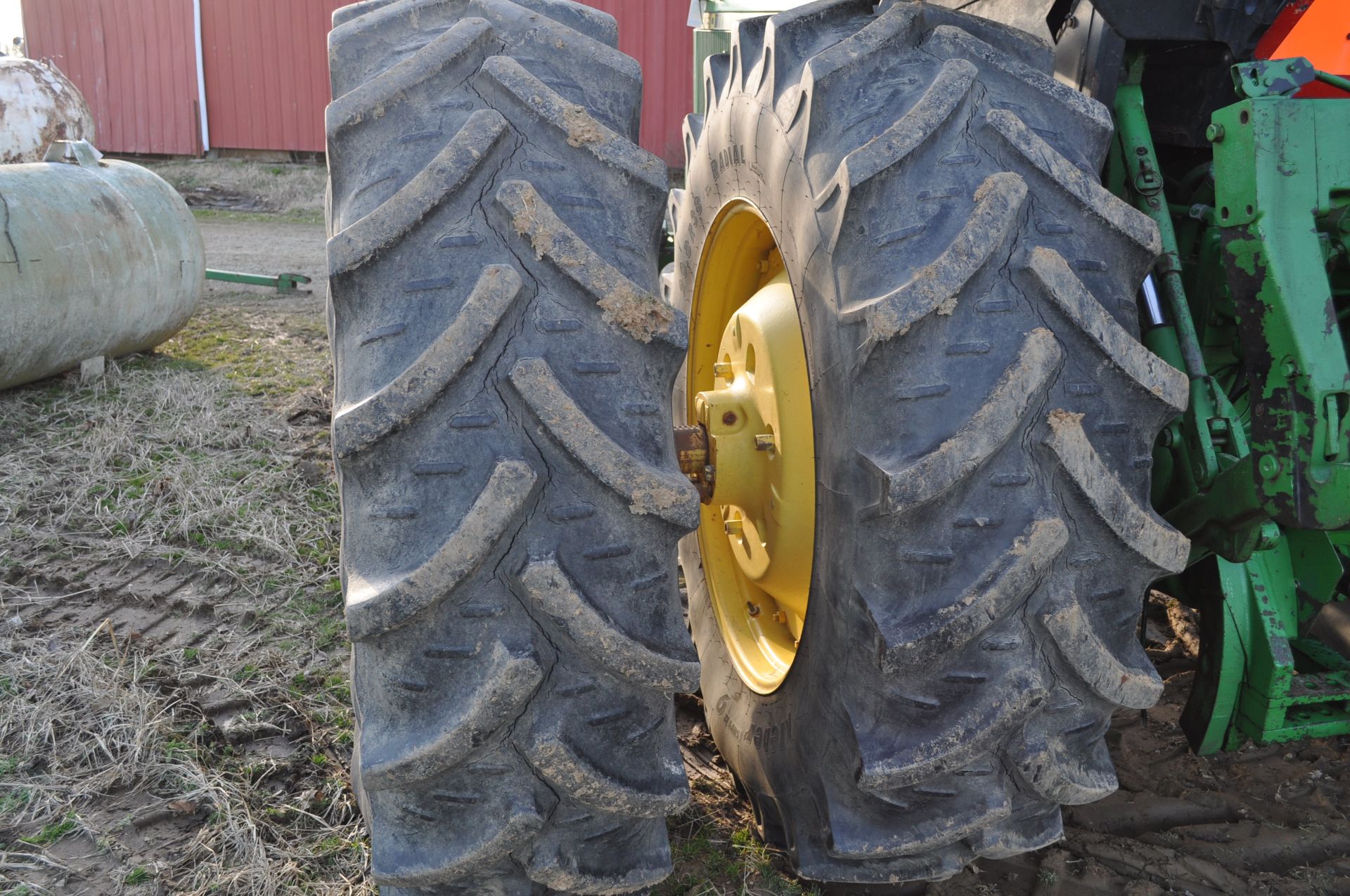 John Deere 4850 tractor, 20.8-38 rear duals, 16.5-16.1 front tires, 15 spd powershift, 3 hyd remotes - Image 7 of 29