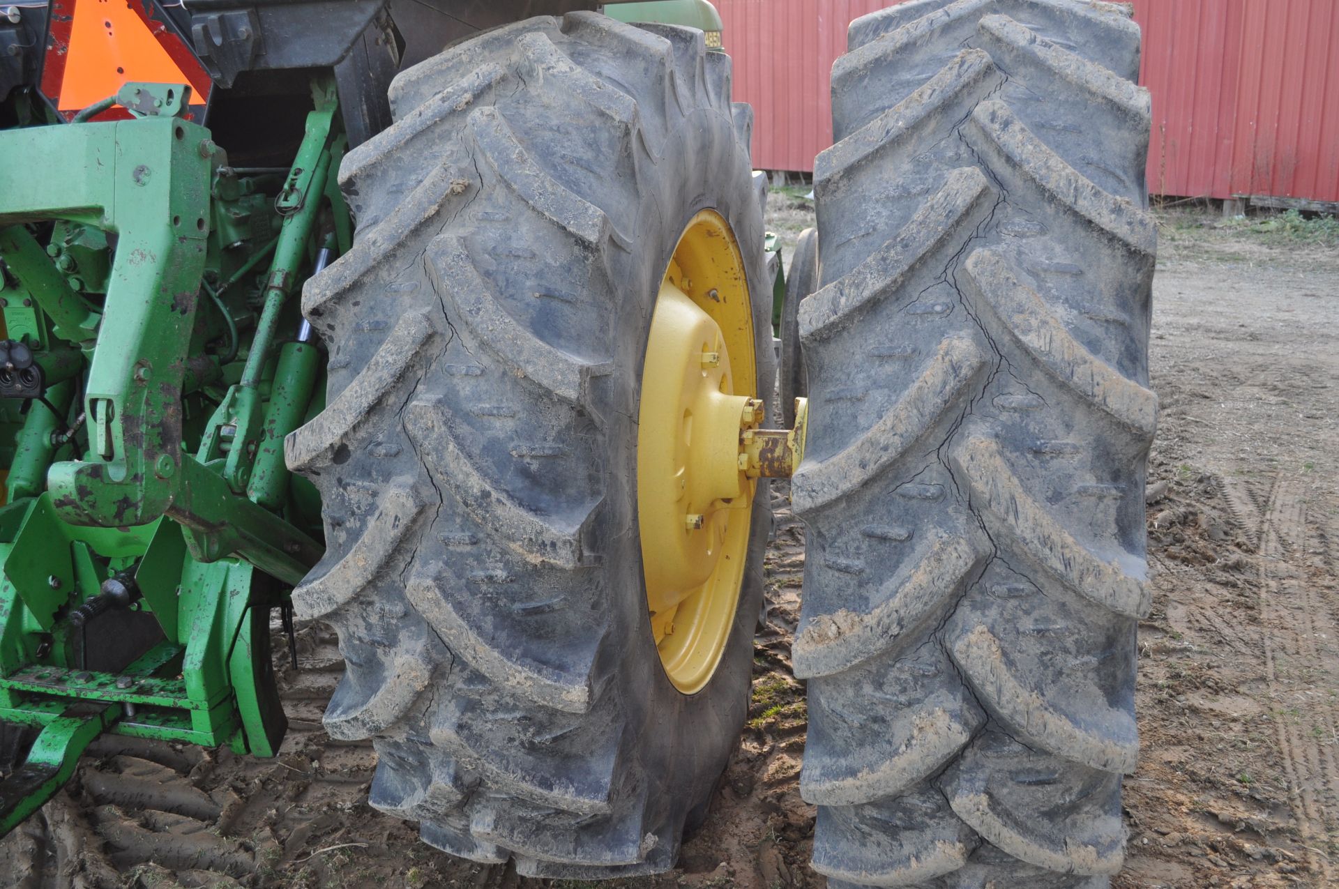 John Deere 4850 tractor, 20.8-38 rear duals, 16.5-16.1 front tires, 15 spd powershift, 3 hyd remotes - Image 8 of 29