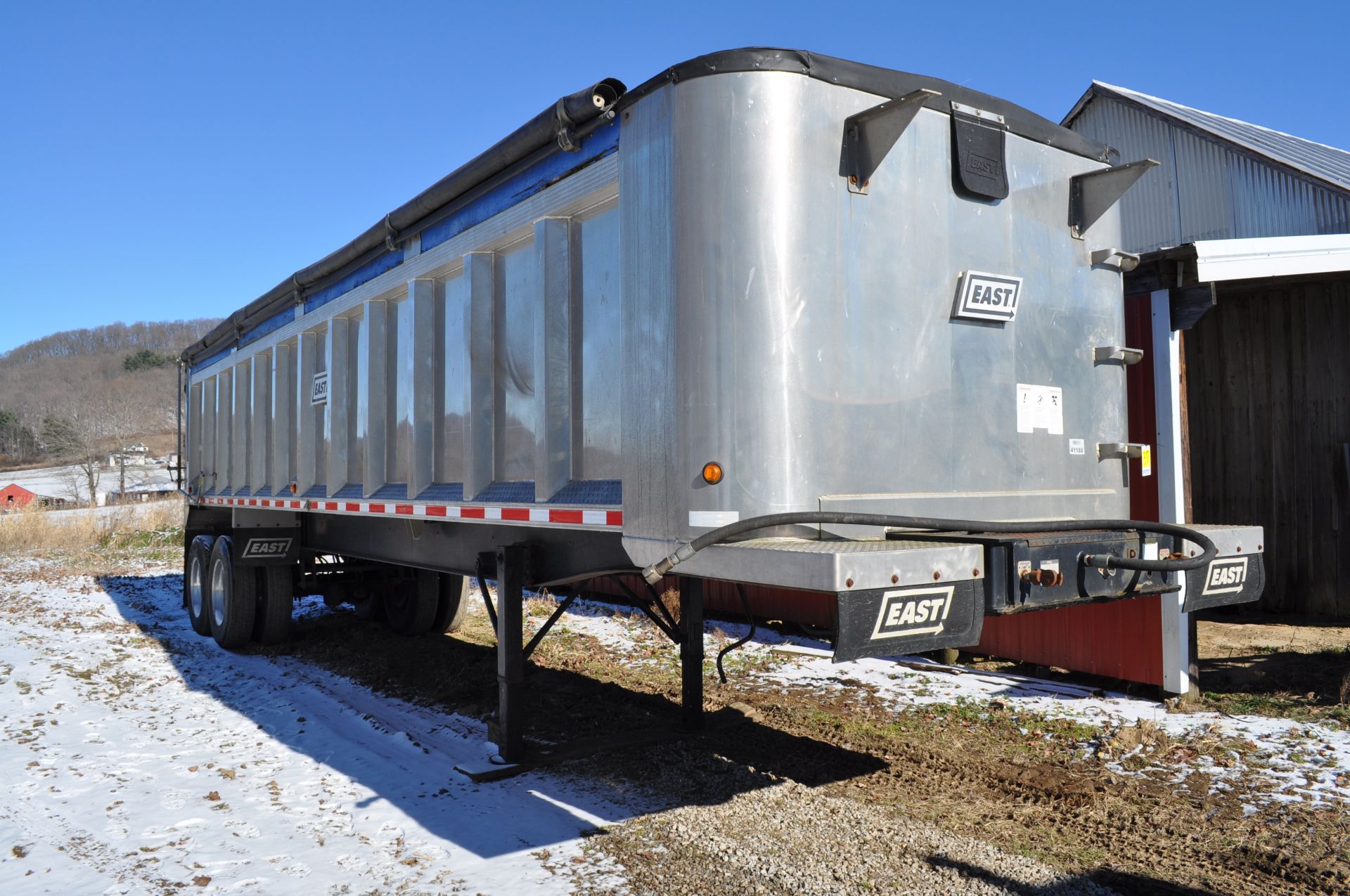 2007 East 33’alum dump trailer, steel frame, spring ride, 11R24.5 tires, coal chute, roll tarp - Image 2 of 14