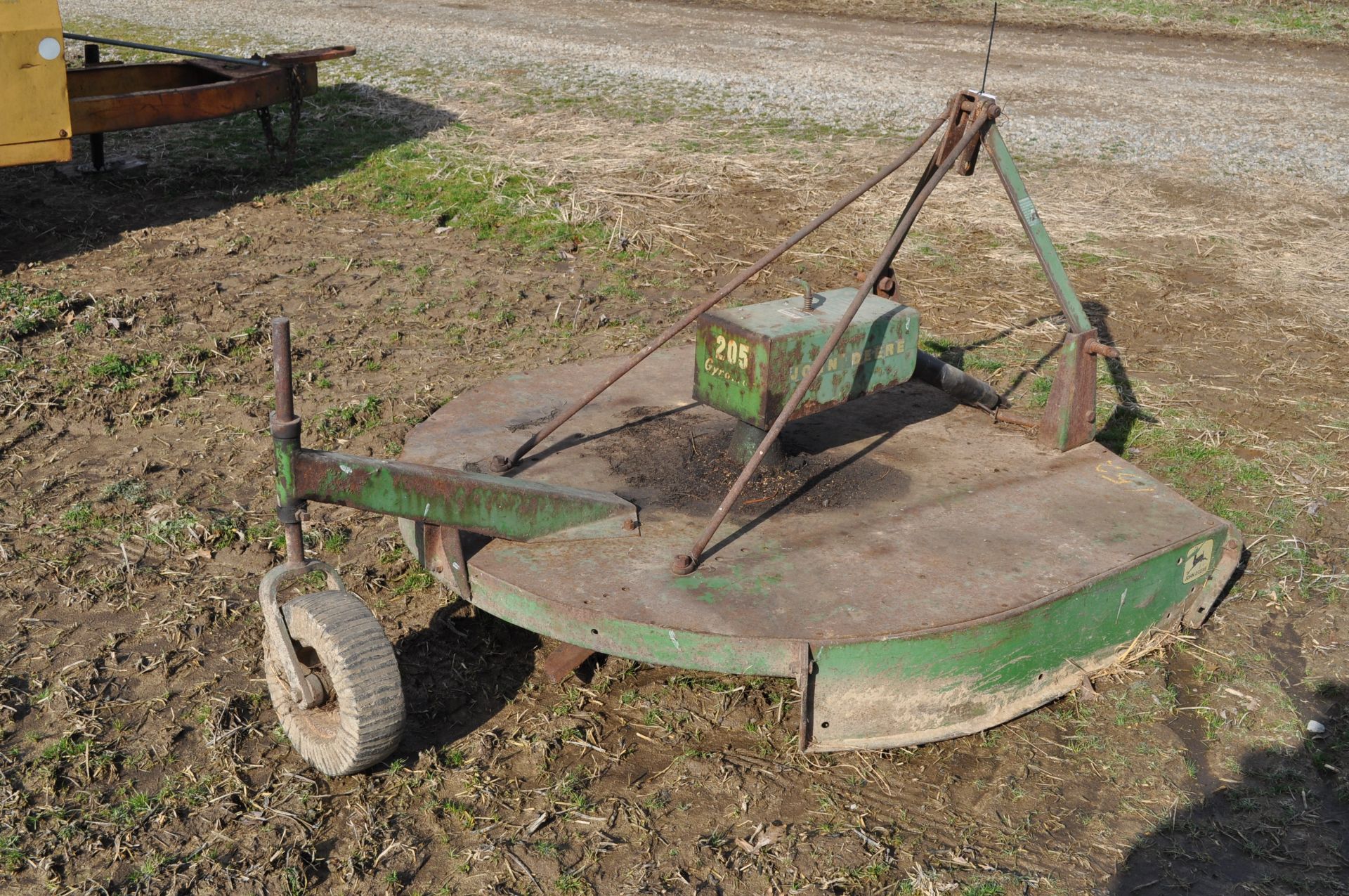 5’ John Deere 205 rotary mower, 3 pt, 540 PTO - Image 3 of 6