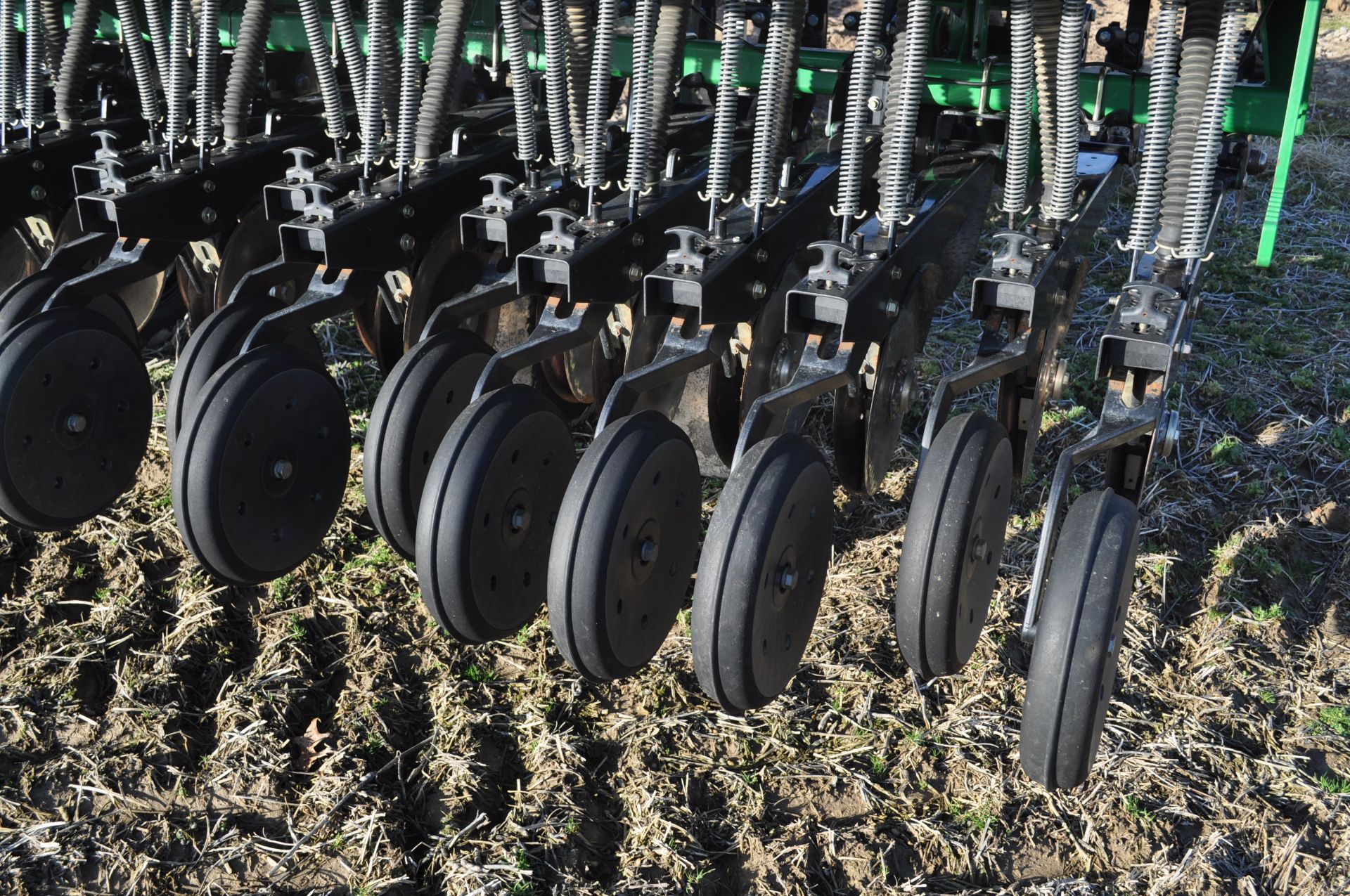 15’ Great Plains 1500 grain drill, 7.5” spacing, no till coulters, ground drive, one owner - Image 13 of 15