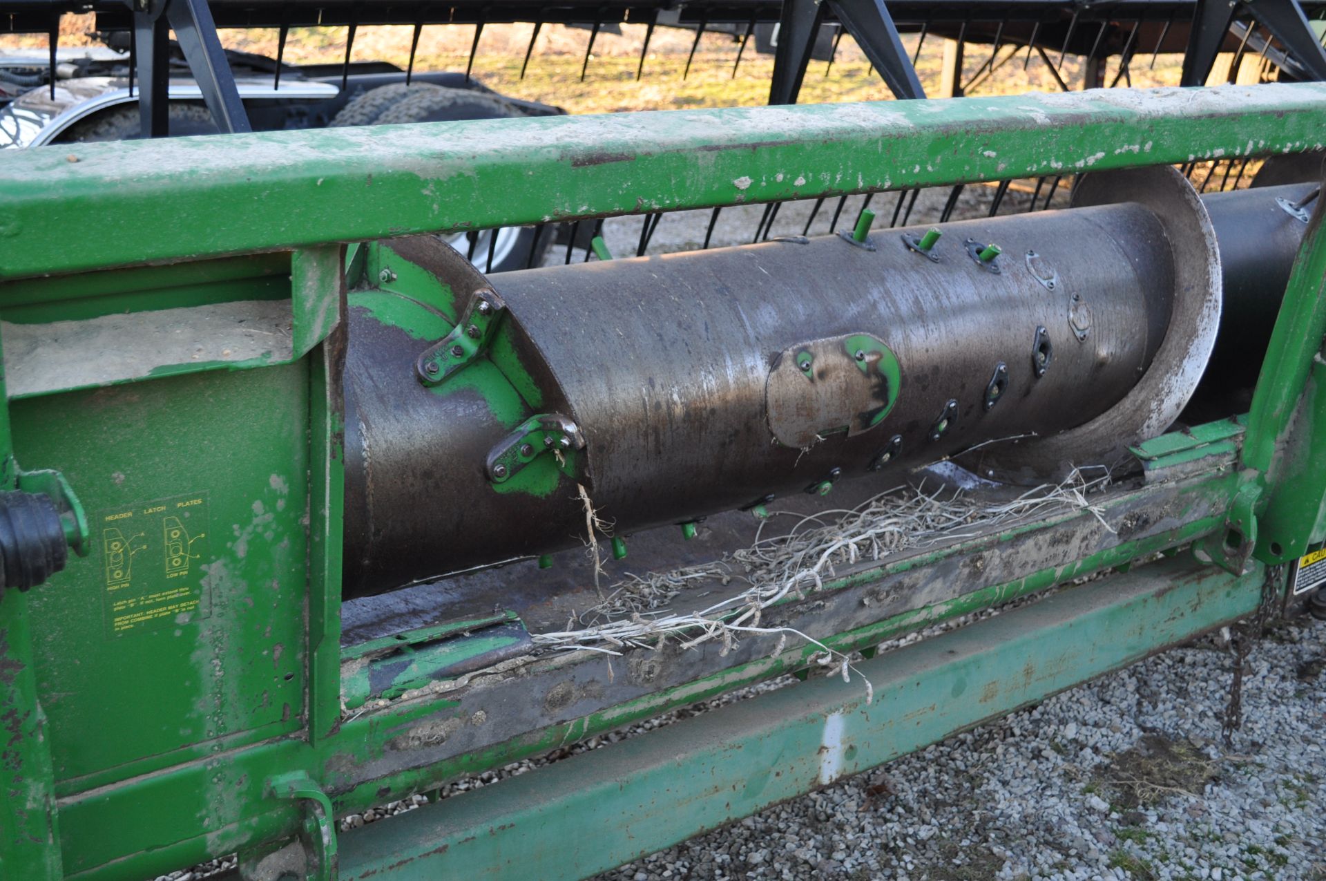 25’ John Deere 925 grain head, full finger, PTO shafts, poly skid shoes, hyd fore/aft - Image 6 of 12