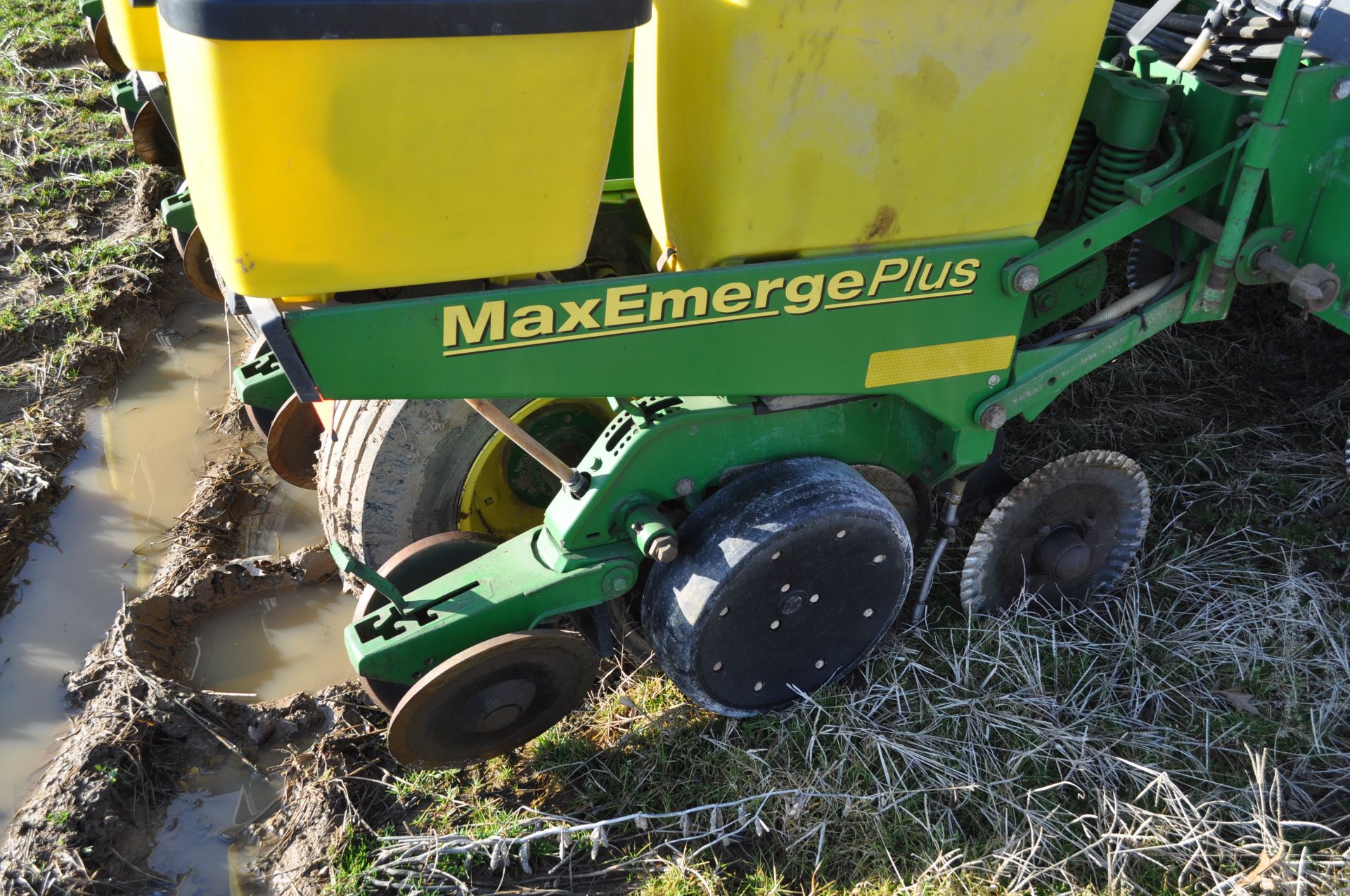 John Deere 1760 conservation planter, 12 row x 30”, hyd front fold, on row seed boxes, spring DP - Image 9 of 17