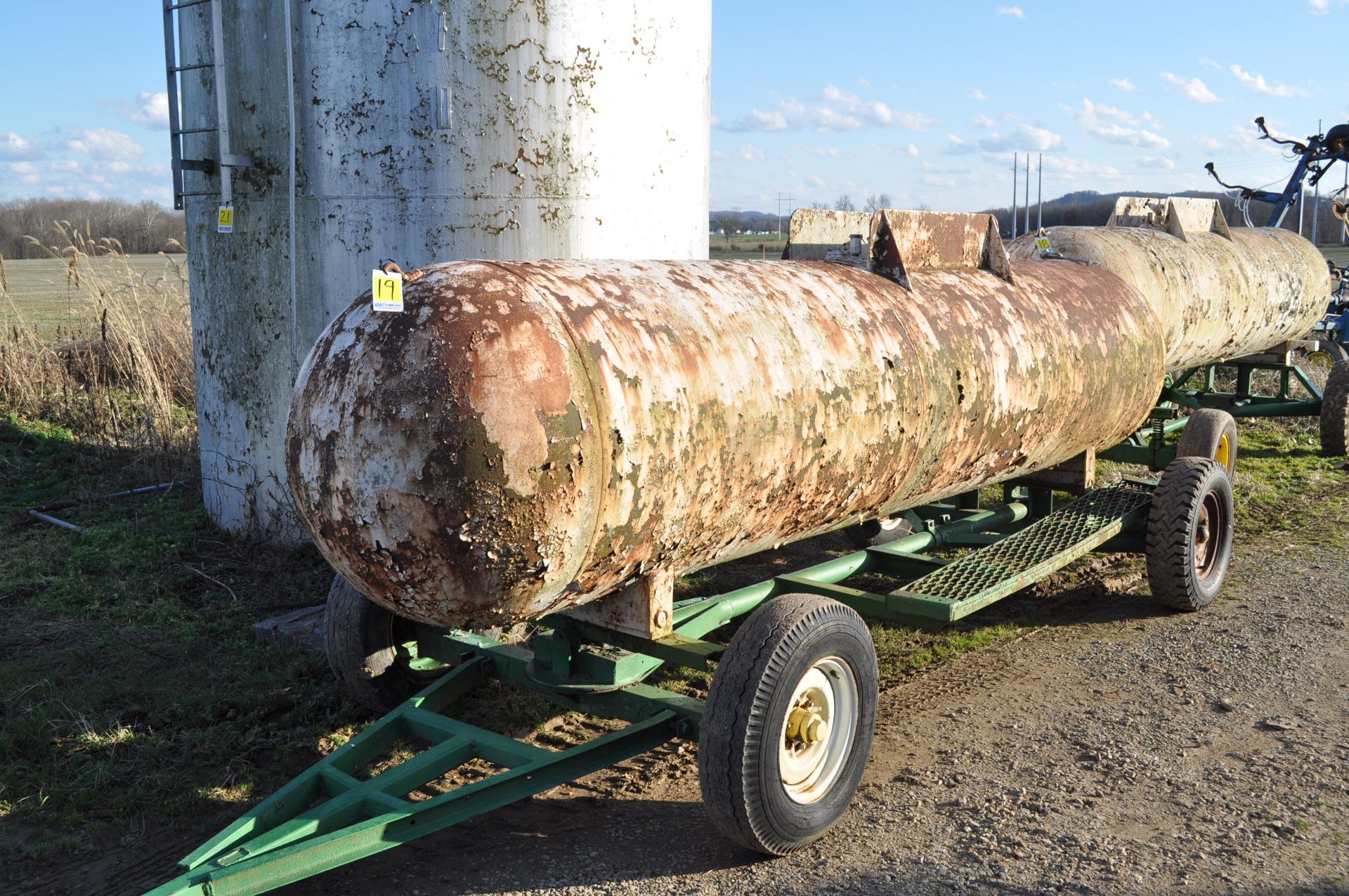 1000 gal NH3 tank on gear, NO TAG