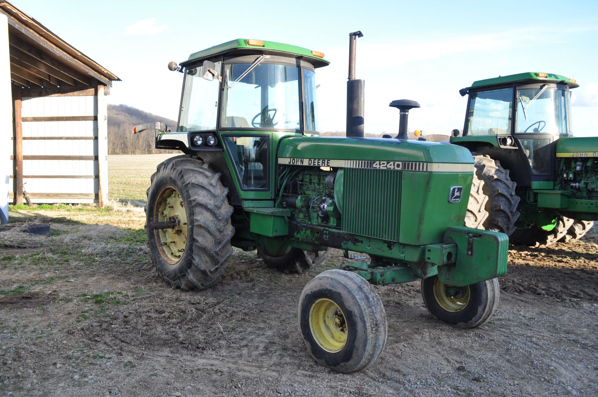 John Deere 4240 tractor, Cab, 18.4-34 tires, 11L-15 front, front weights, quad range, 2 hyd remotes - Image 2 of 26