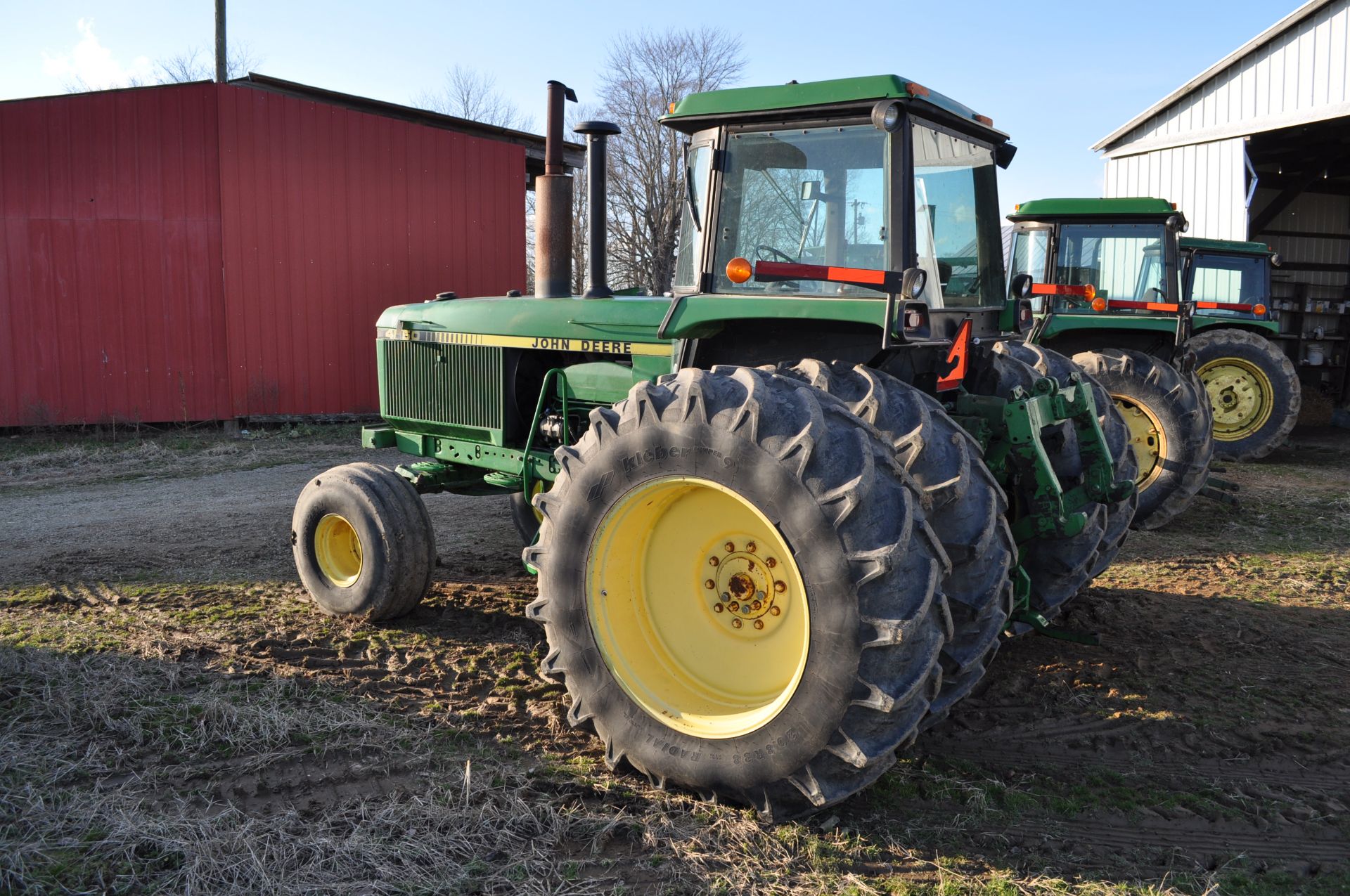 John Deere 4850 tractor, 20.8-38 rear duals, 16.5-16.1 front tires, 15 spd powershift, 3 hyd remotes - Image 4 of 29