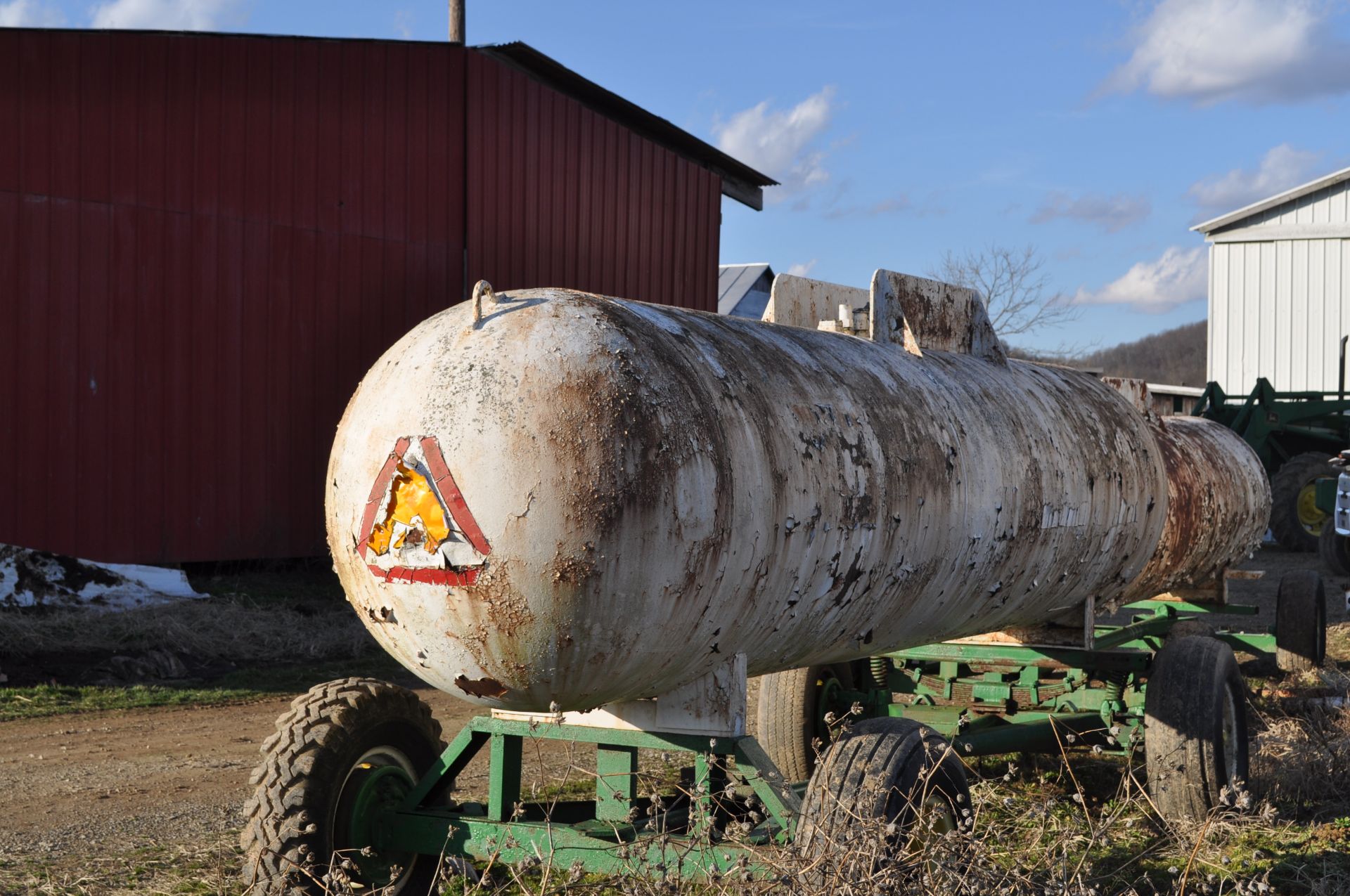 1000 gal NH3 tank on gear, NO TAG - Image 3 of 10