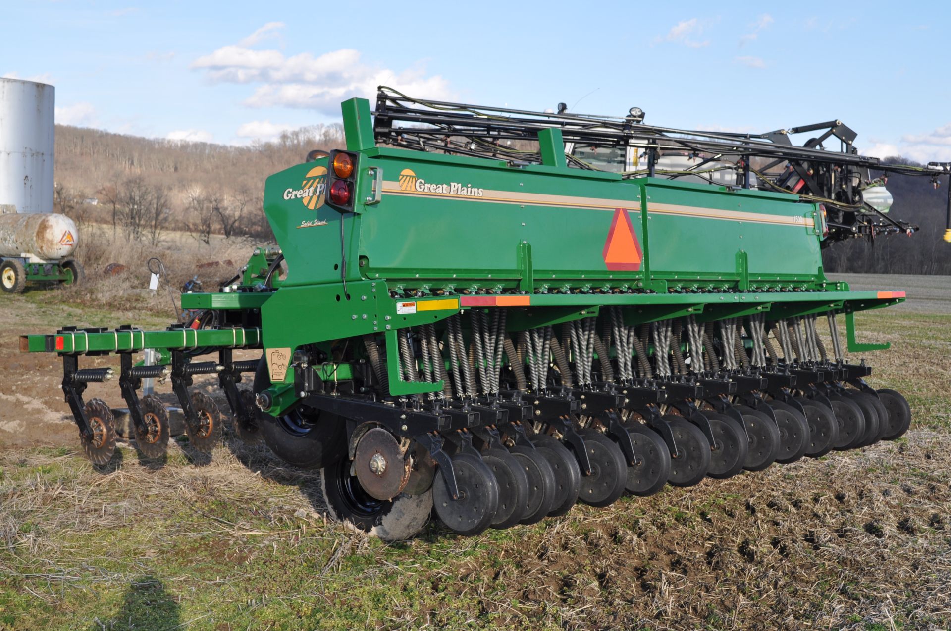 15’ Great Plains 1500 grain drill, 7.5” spacing, no till coulters, ground drive, one owner - Image 4 of 15