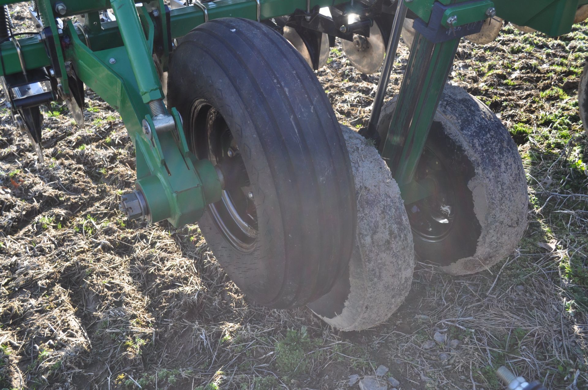 15’ Great Plains 1500 grain drill, 7.5” spacing, no till coulters, ground drive, one owner - Image 15 of 15