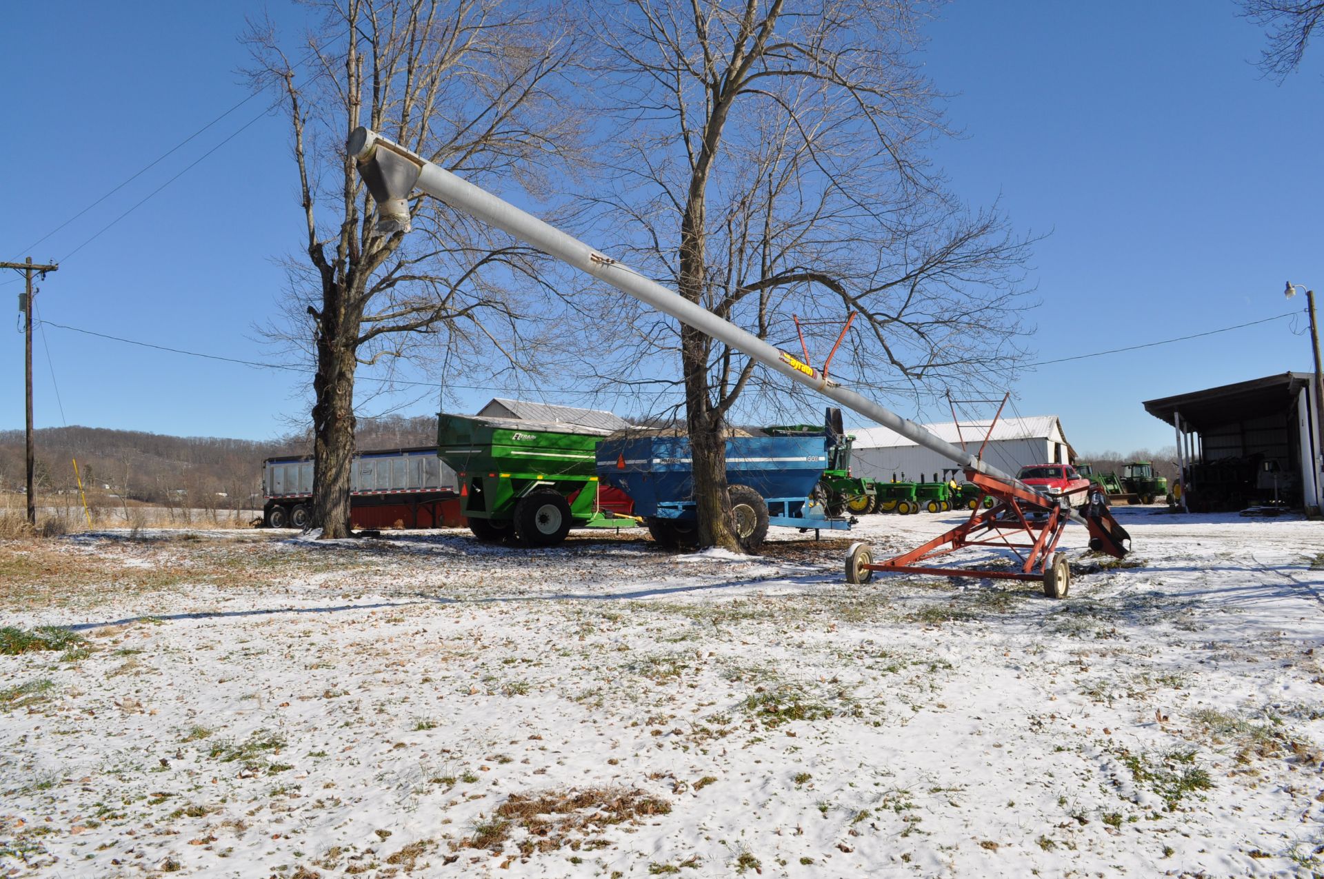 8” x 60’ swing away auger, 540 PTO, hyd raise - Image 3 of 10