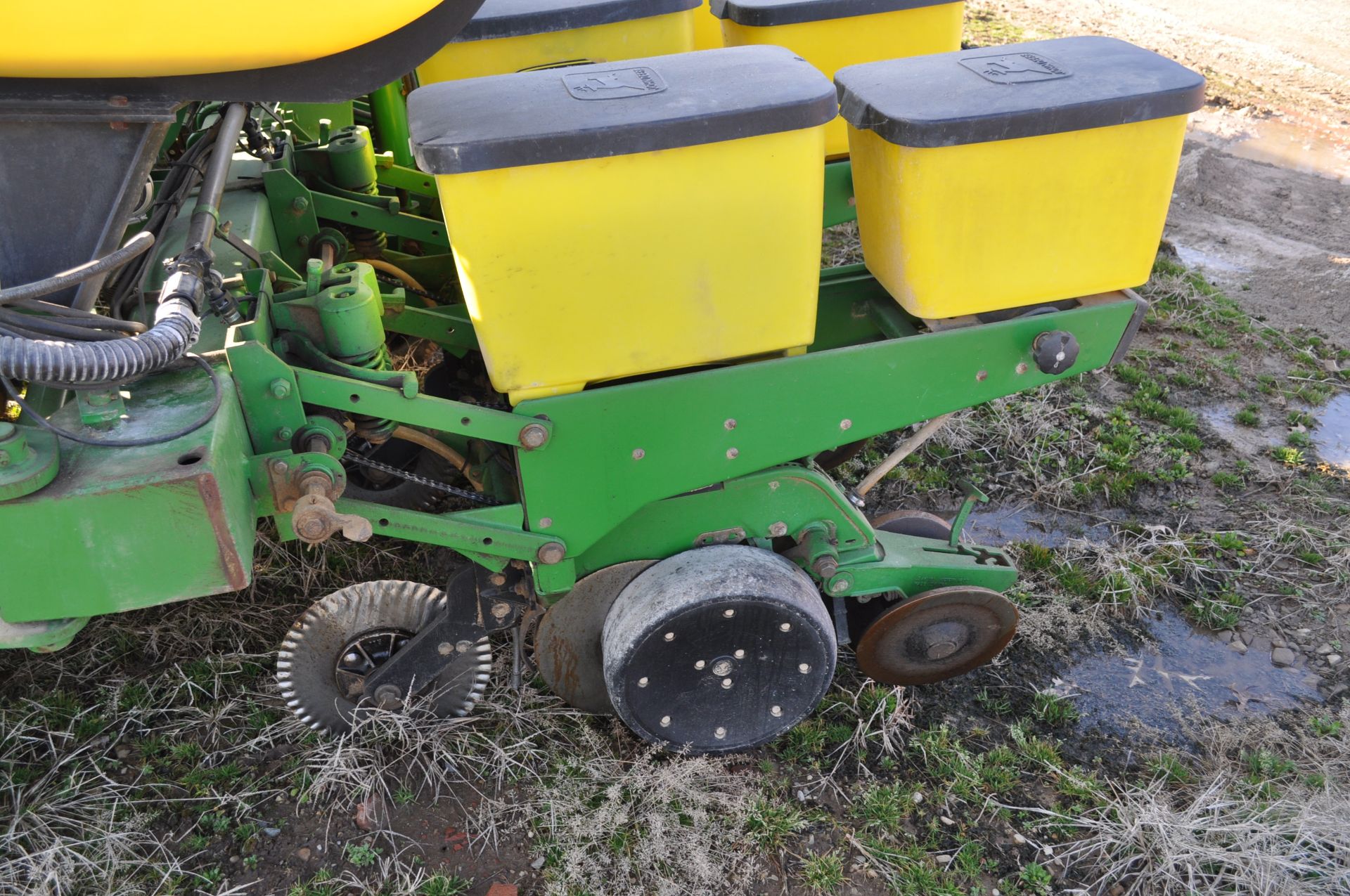 John Deere 1760 conservation planter, 12 row x 30”, hyd front fold, on row seed boxes, spring DP - Image 12 of 17