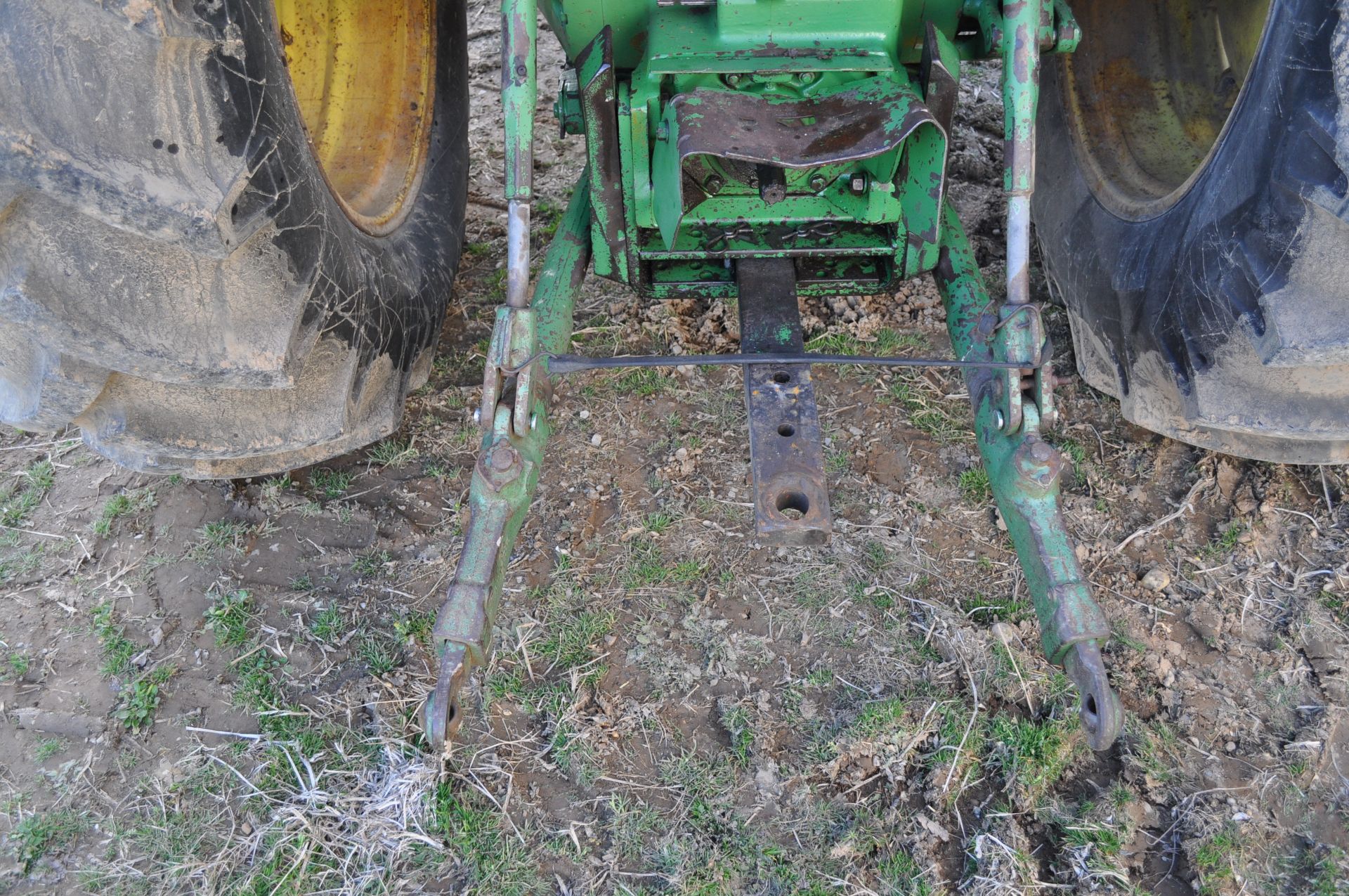 John Deere 4240 tractor, Cab, 18.4-34 tires, 11L-15 front, front weights, quad range, 2 hyd remotes - Image 16 of 26