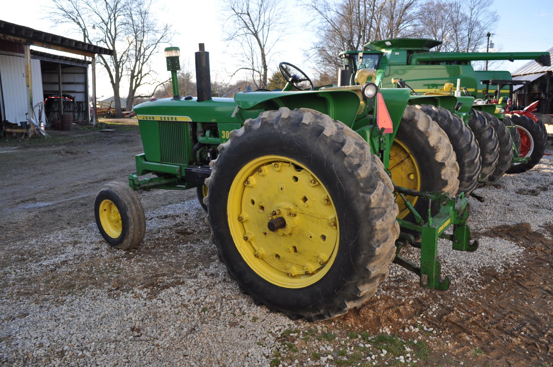 John Deere 3020 tractor, diesel, Powershift, 16.9-38 tires, 7.50-16 tires, wide front - Image 4 of 22