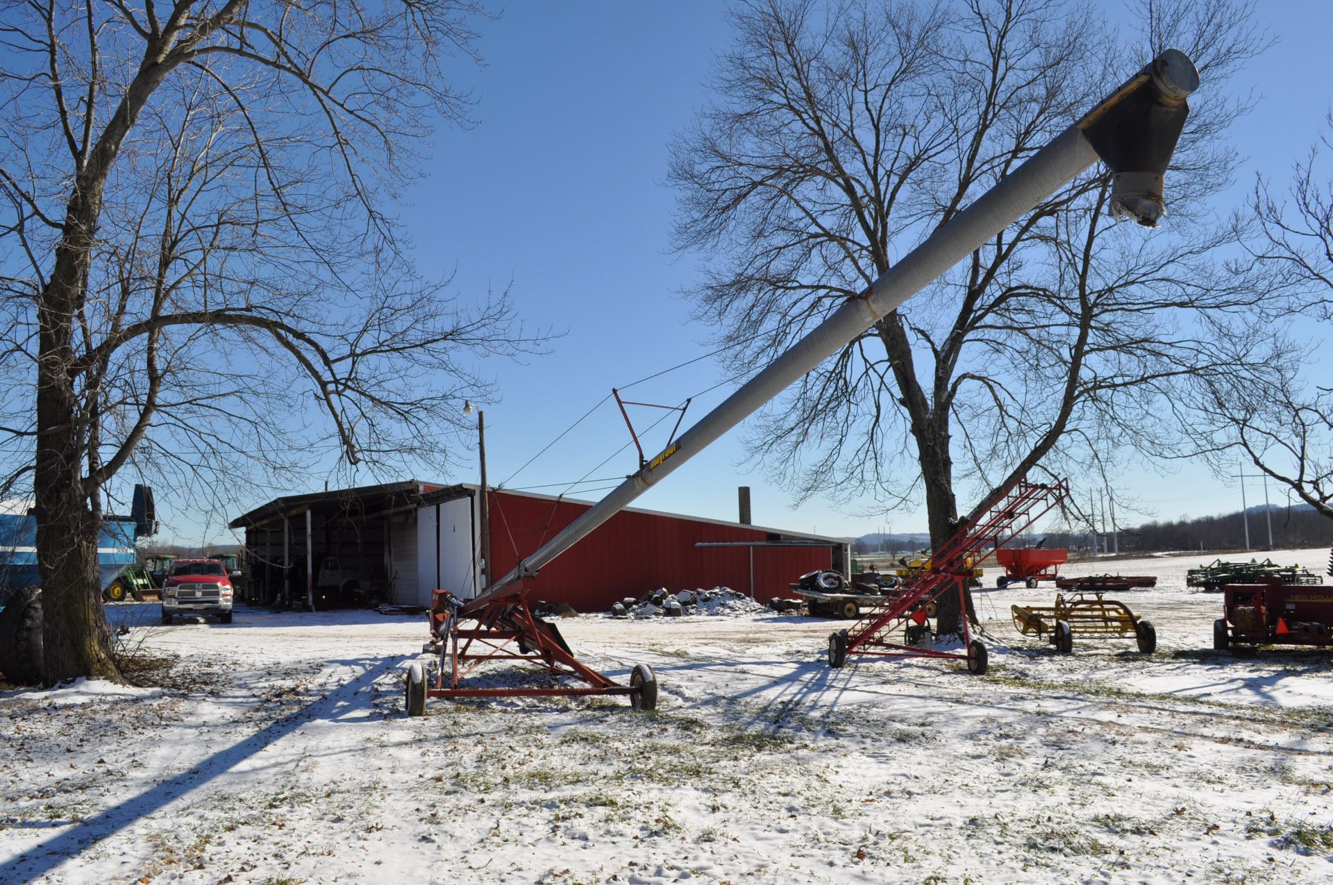 8” x 60’ swing away auger, 540 PTO, hyd raise - Image 4 of 10