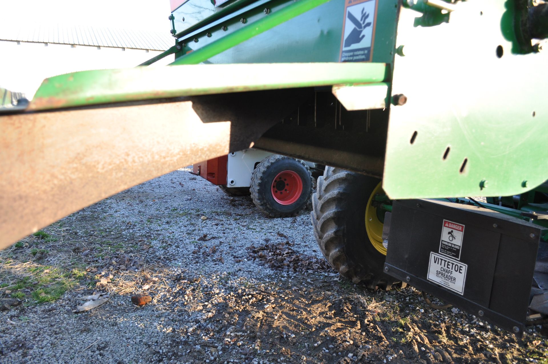 John Deere 9550 combine, 30.5-32 drive tires, 16.9-26 rear, Vittetoe hyd chaff spreader, chopper - Image 12 of 26