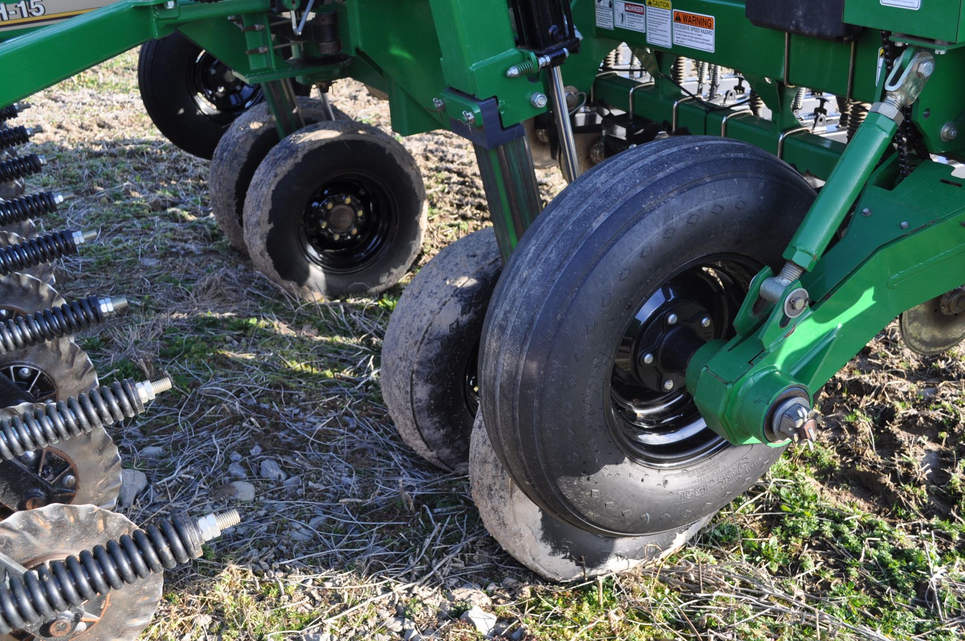 15’ Great Plains 1500 grain drill, 7.5” spacing, no till coulters, ground drive, one owner - Image 5 of 15