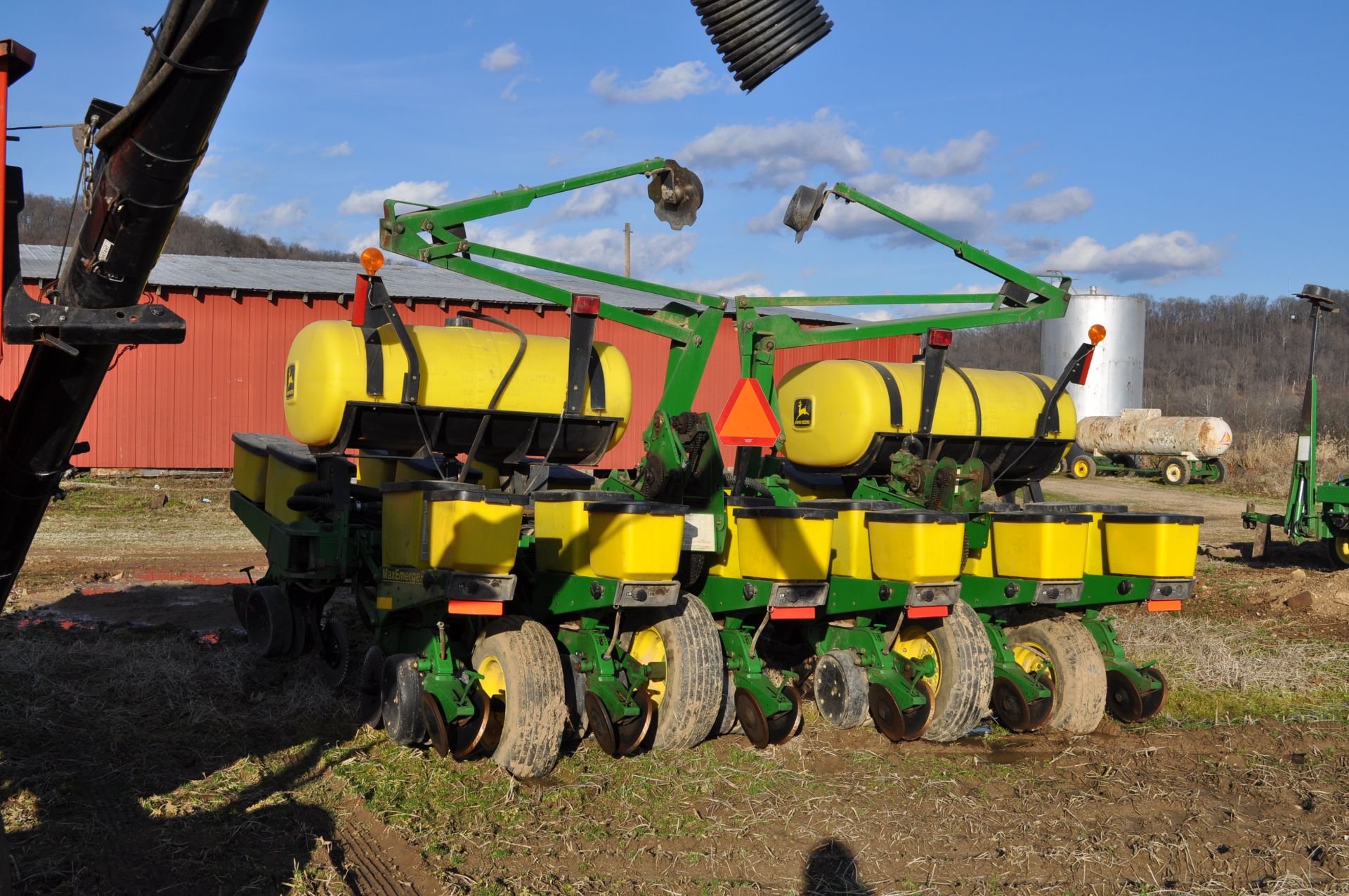 John Deere 1760 conservation planter, 12 row x 30”, hyd front fold, on row seed boxes, spring DP - Image 4 of 17