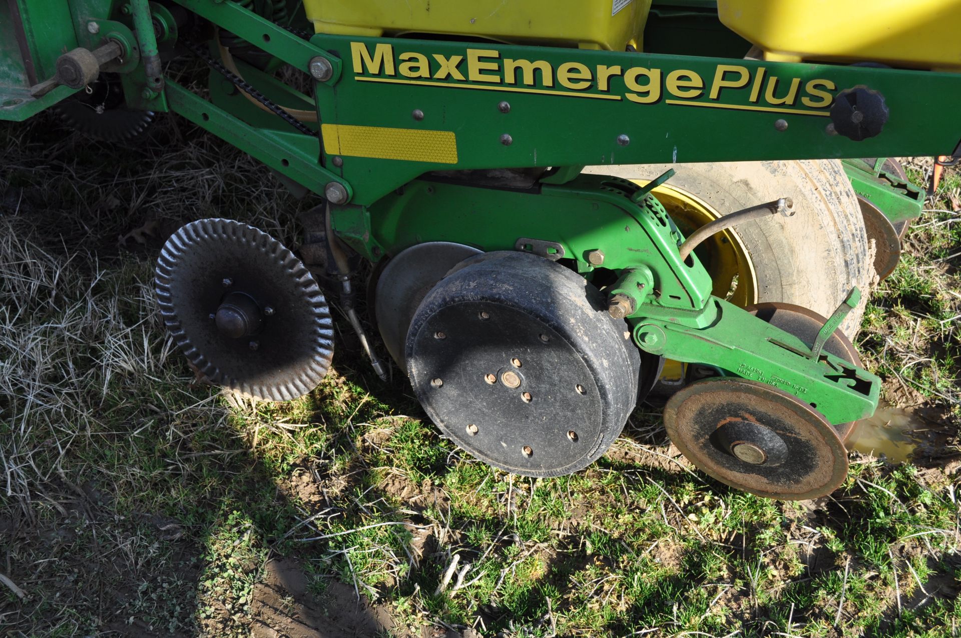 John Deere 1760 conservation planter, 12 row x 30”, hyd front fold, on row seed boxes, spring DP - Image 5 of 17