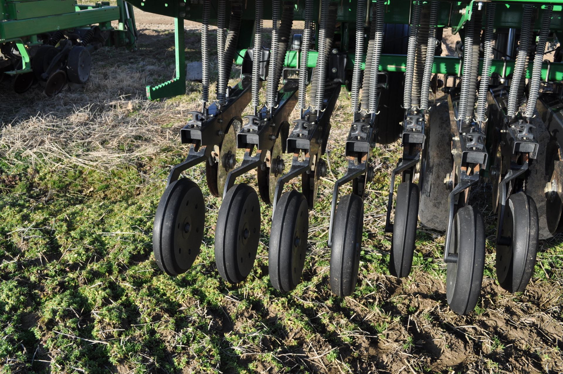 15’ Great Plains 1500 grain drill, 7.5” spacing, no till coulters, ground drive, one owner - Image 12 of 15