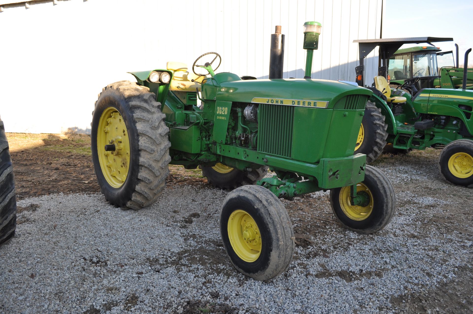 John Deere 3020 tractor, diesel, Powershift, 16.9-38 tires, 7.50-16 tires, wide front - Image 2 of 22