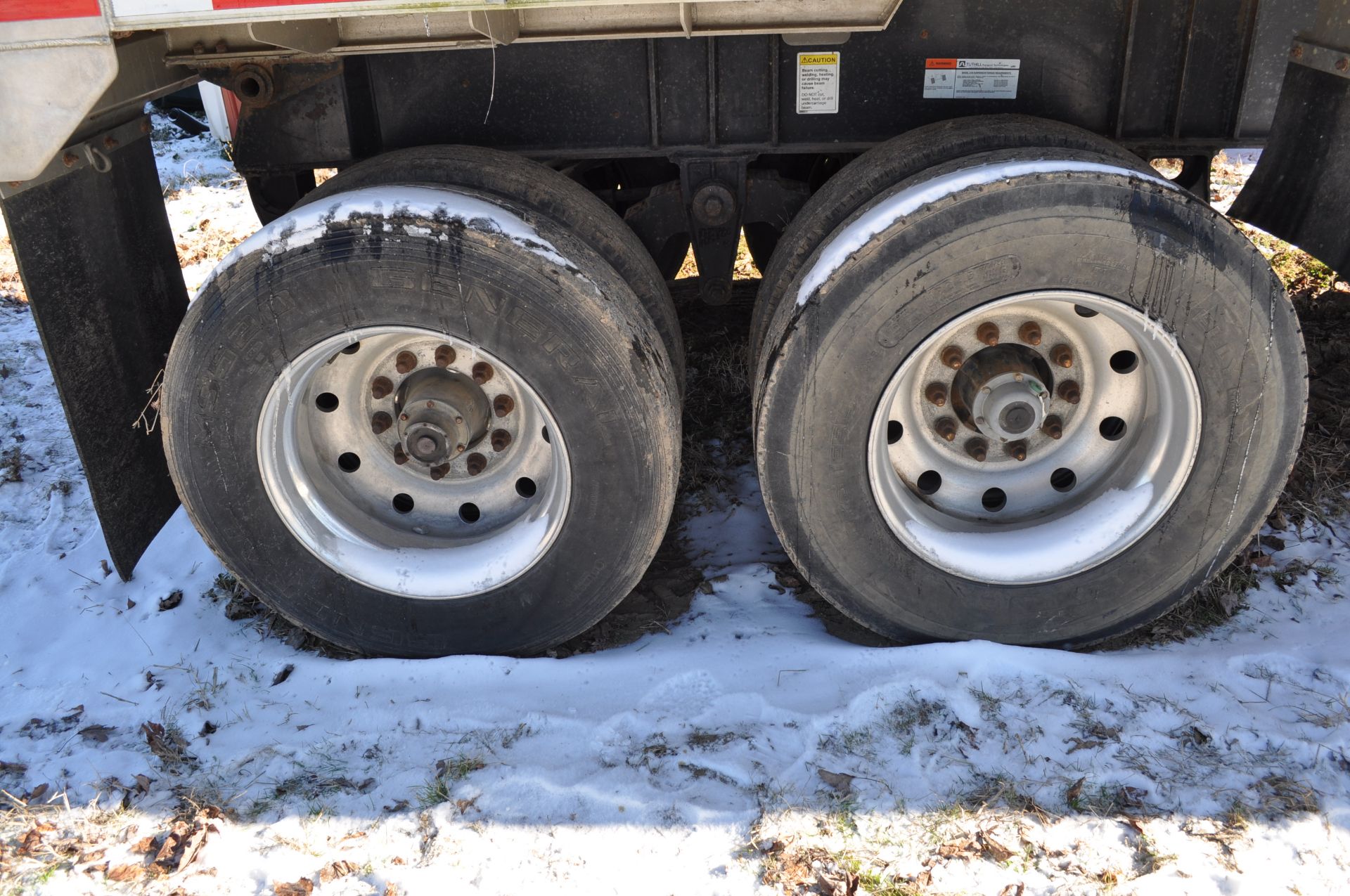 2007 East 33’alum dump trailer, steel frame, spring ride, 11R24.5 tires, coal chute, roll tarp - Image 11 of 14