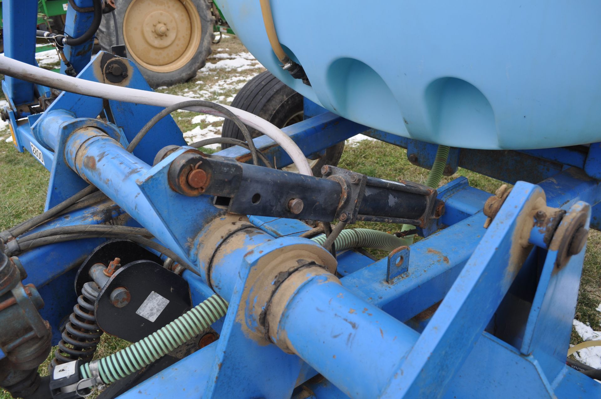11-disc DMI 2800 liquid nitrogen applicator, 120” wheel base, 800 gal, ground drive John Blue pump - Image 18 of 22