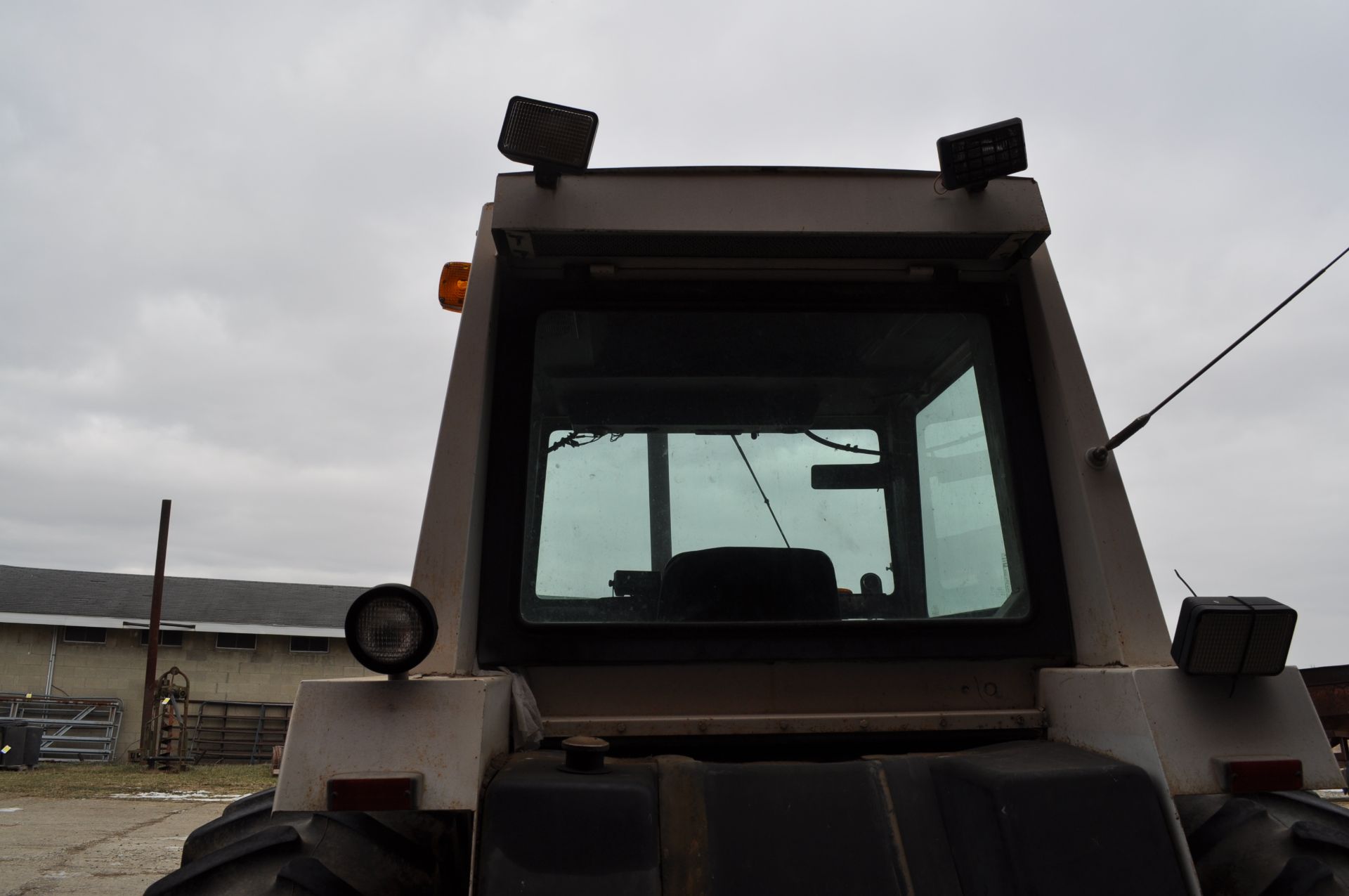 Case 1370 Agri King tractor, 18.4 R 38 rear, 11.00-16 front, 3 pt, 1000 pto, dual hyd - Image 19 of 31