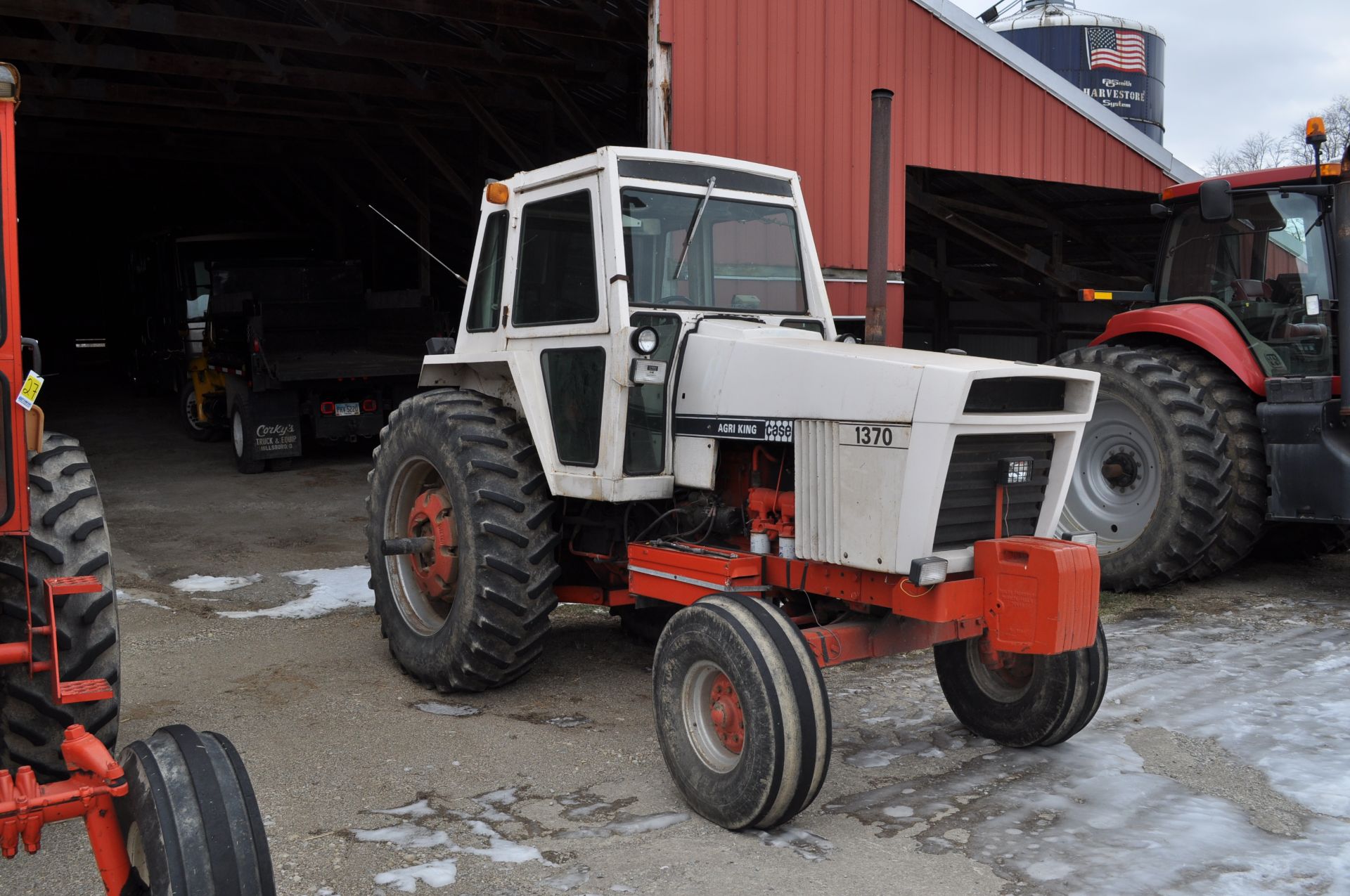 Case 1370 Agri King tractor, 18.4 R 38 rear, 11.00-16 front, 3 pt, 1000 pto, dual hyd - Image 2 of 31