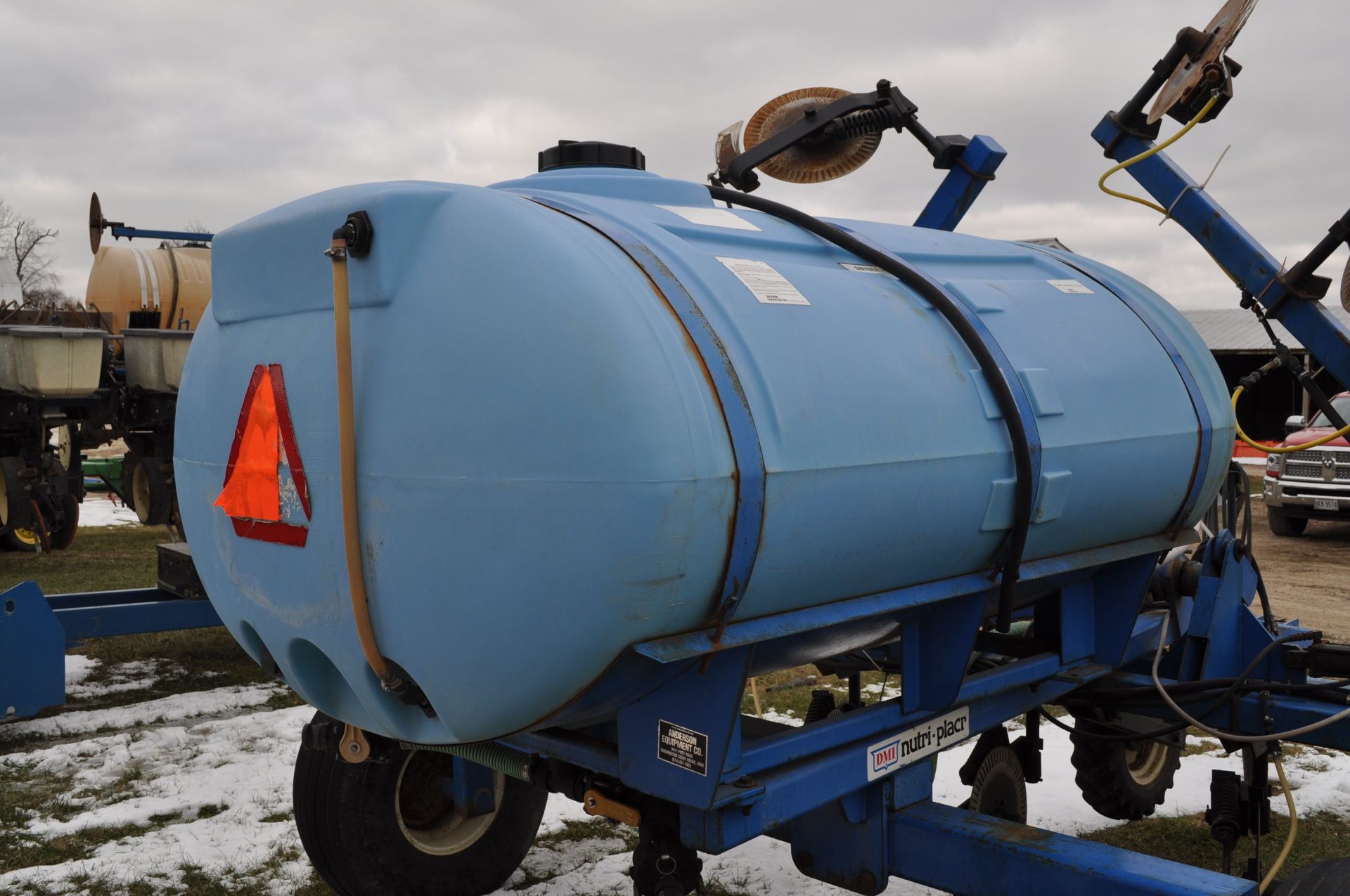 11-disc DMI 2800 liquid nitrogen applicator, 120” wheel base, 800 gal, ground drive John Blue pump - Image 8 of 22