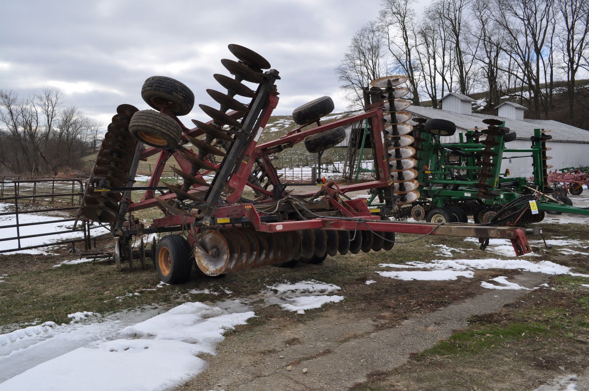 24’ Case International 496 disc, 7 ½” spacing, 22” blades, Remlinger 3-bar harrow, hyd fold - Image 2 of 23