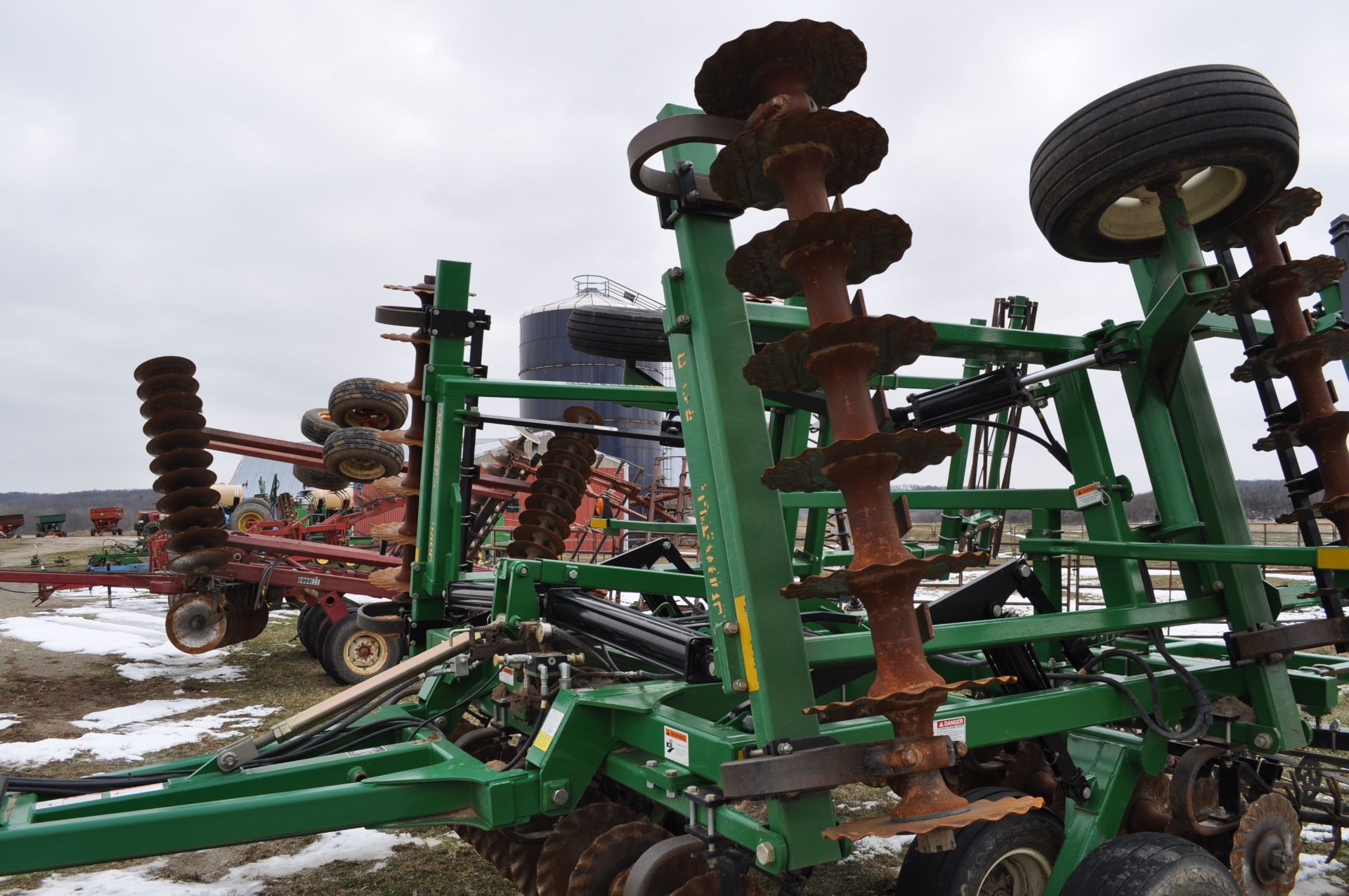 24’ Great Plains Series II Turbo-Till, flat bar rolling baskets, spider harrow, hyd fold, SN 3919NN - Image 7 of 26