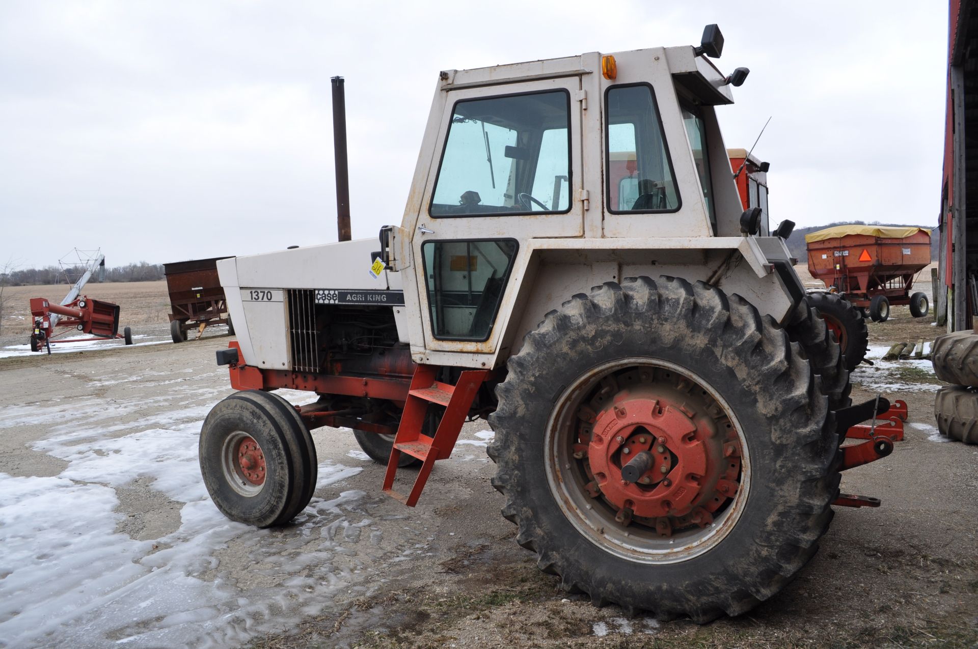 Case 1370 Agri King tractor, 18.4 R 38 rear, 11.00-16 front, 3 pt, 1000 pto, dual hyd - Image 5 of 31