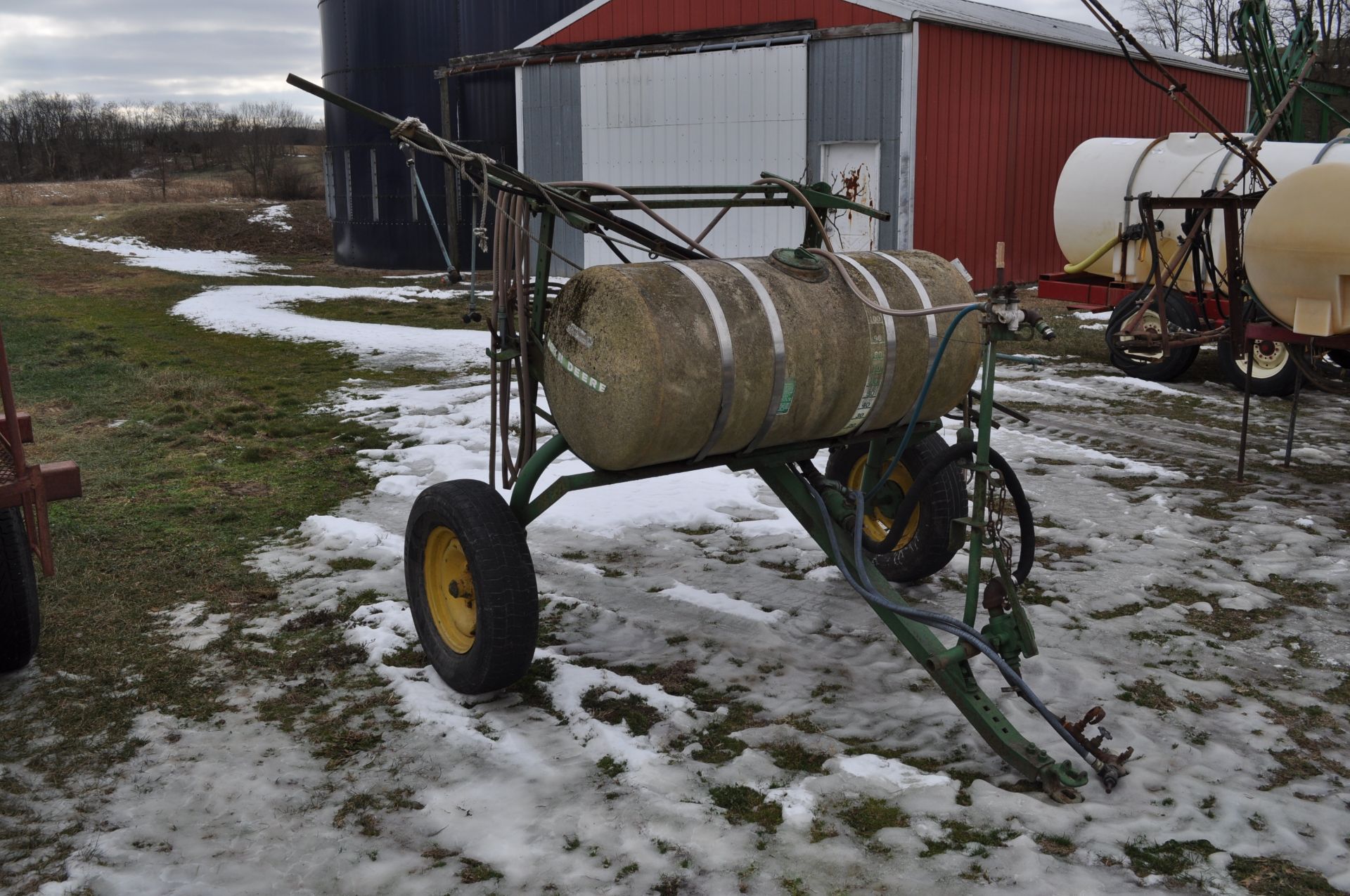 John Deere 100 gal sprayer, pull-type, needs repair - Image 2 of 11