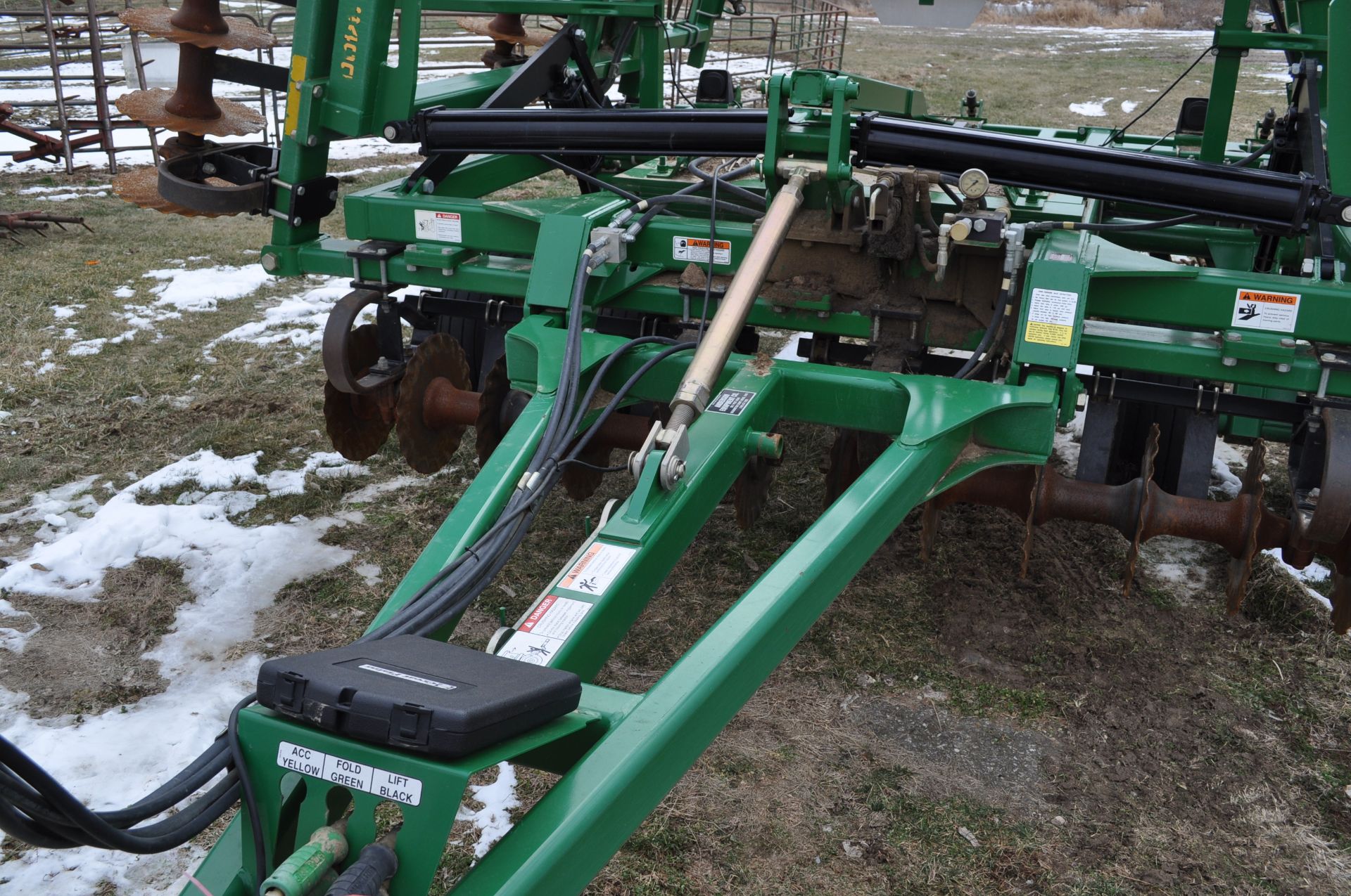 24’ Great Plains Series II Turbo-Till, flat bar rolling baskets, spider harrow, hyd fold, SN 3919NN - Image 25 of 26