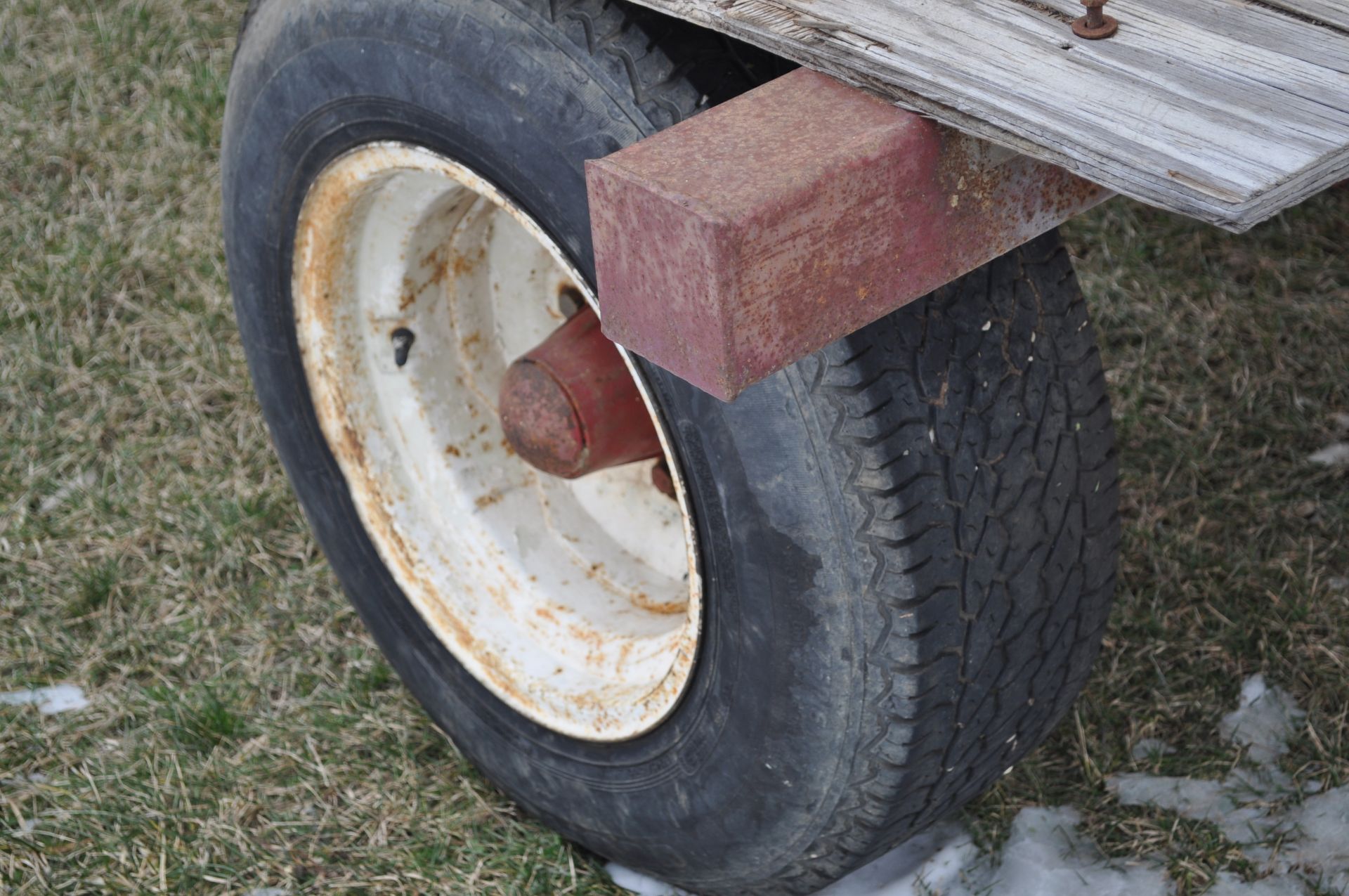 700 gallon tank on cart, single axle - Image 6 of 10