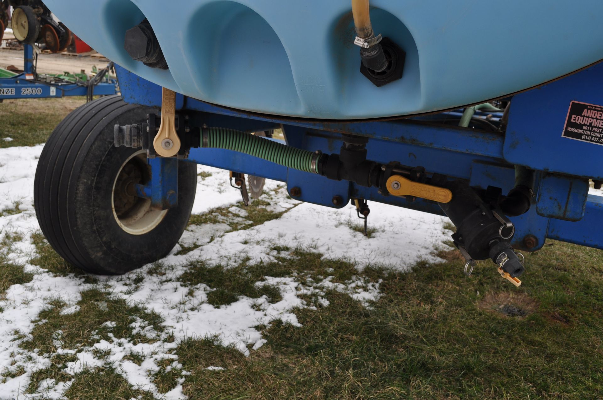 11-disc DMI 2800 liquid nitrogen applicator, 120” wheel base, 800 gal, ground drive John Blue pump - Image 9 of 22