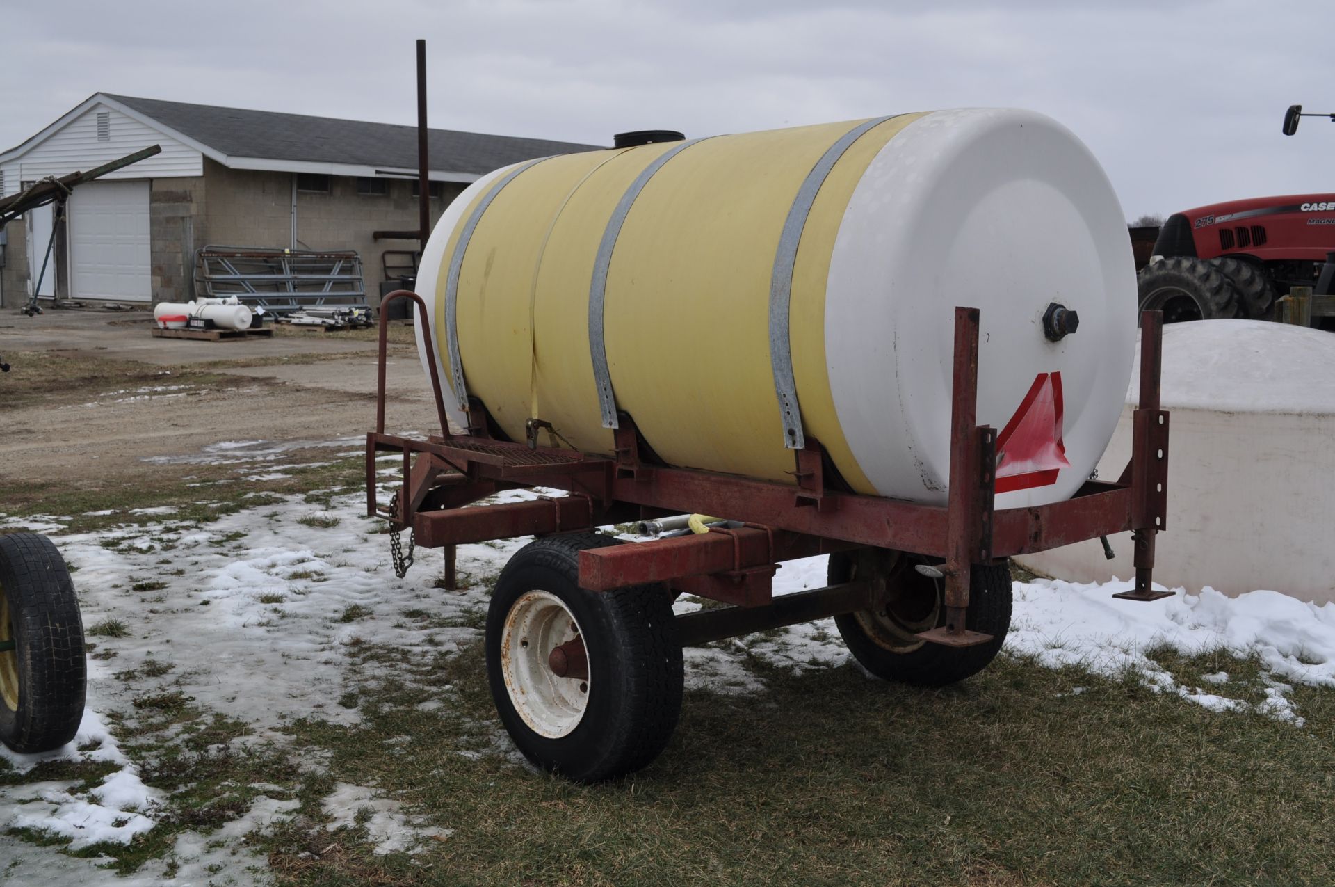 700 gallon tank on cart, single axle - Image 3 of 10