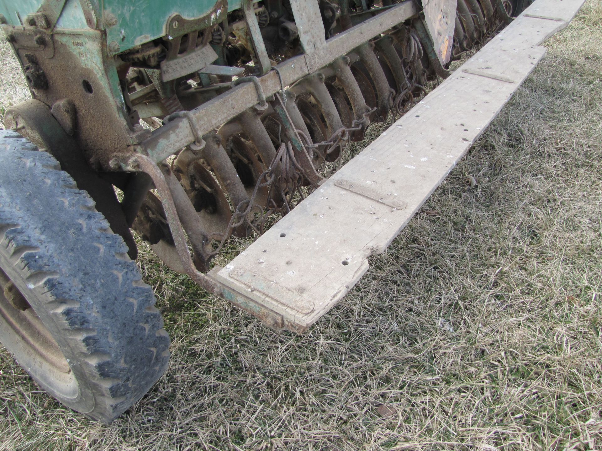 9’ John Deere Van Brunt end wheel drill, 7’’ spacing, grass seed box, SN5610 - Image 21 of 32