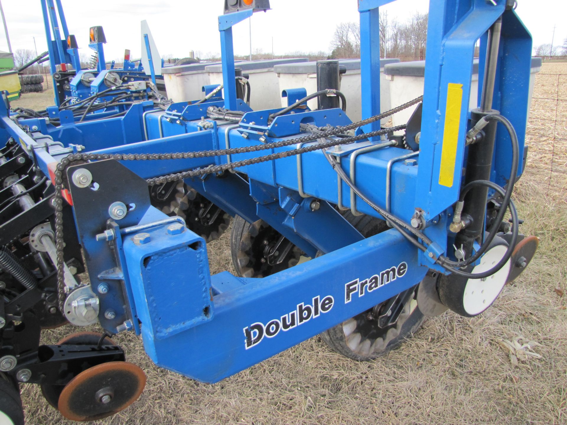 Kinze 3000 6-row planter w/ splitter (plus extra row), double frame, 30’’, hyd markers, SN 643197 - Image 13 of 45